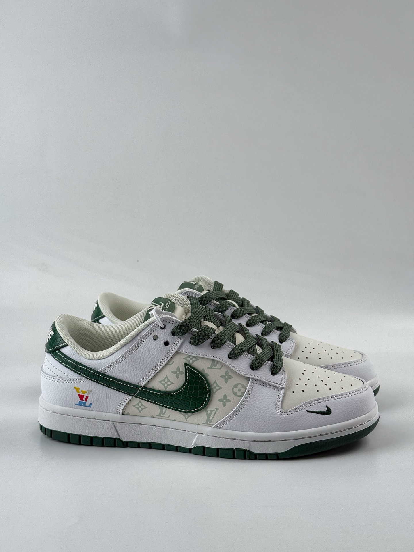 Nike SB Dunk Low x Louis Vuitton 白绿小勾满天星 HS2506-214 Nike SB Dunk Low x Louis Vuitton 白绿小勾满天星 HS2506-214