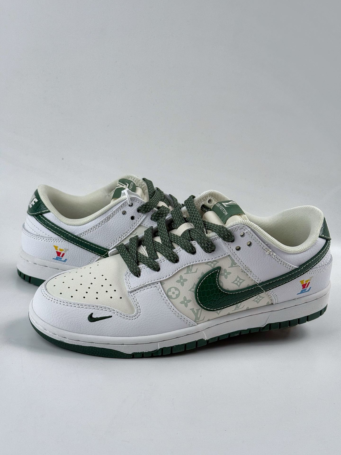 Nike SB Dunk Low x Louis Vuitton 白绿小勾满天星 HS2506-214 Nike SB Dunk Low x Louis Vuitton 白绿小勾满天星 HS2506-214