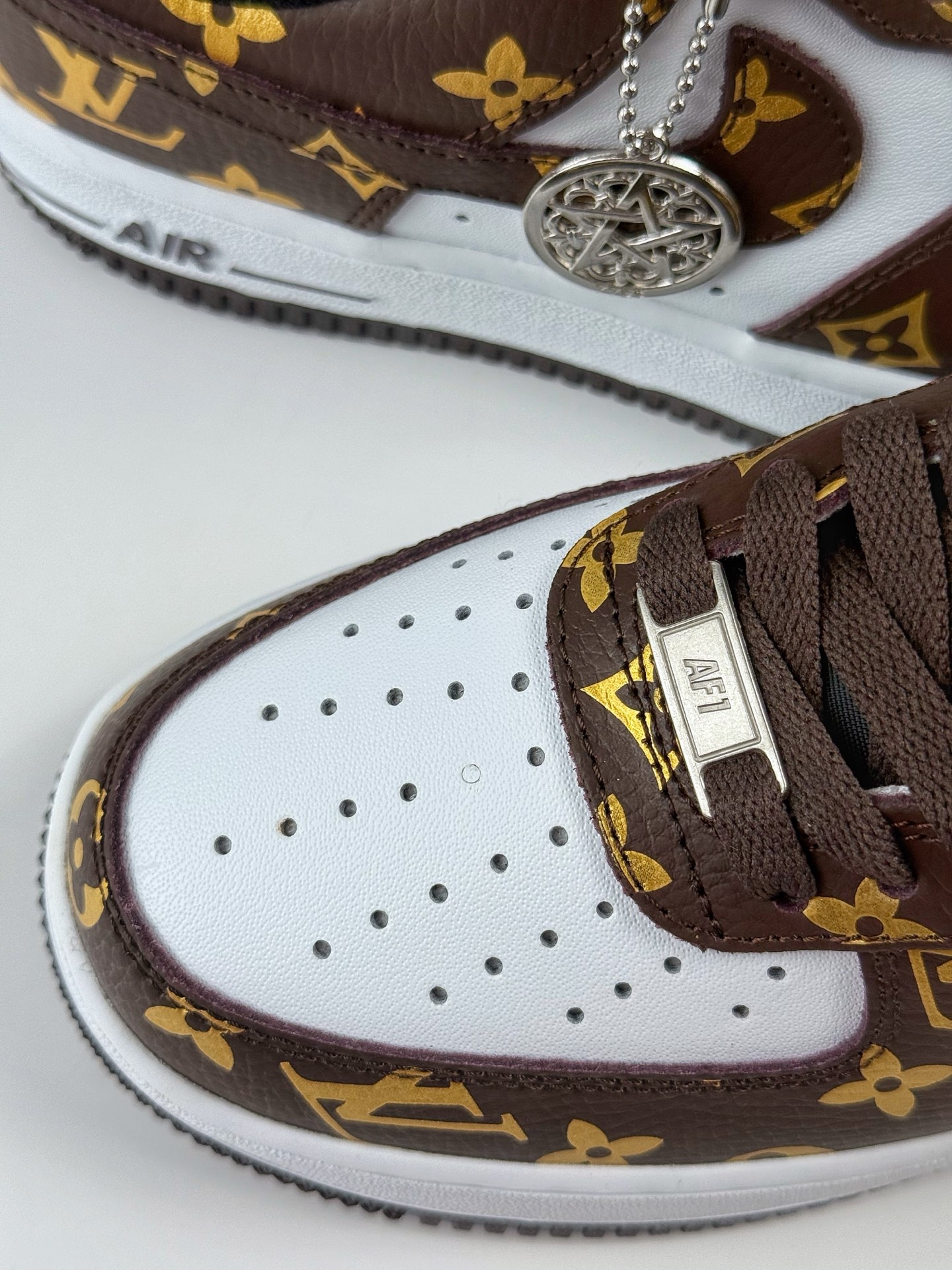 Nike Air Force 1 Low 07 x Louis Vuitton 棕白满印小勾 CZ3986-004