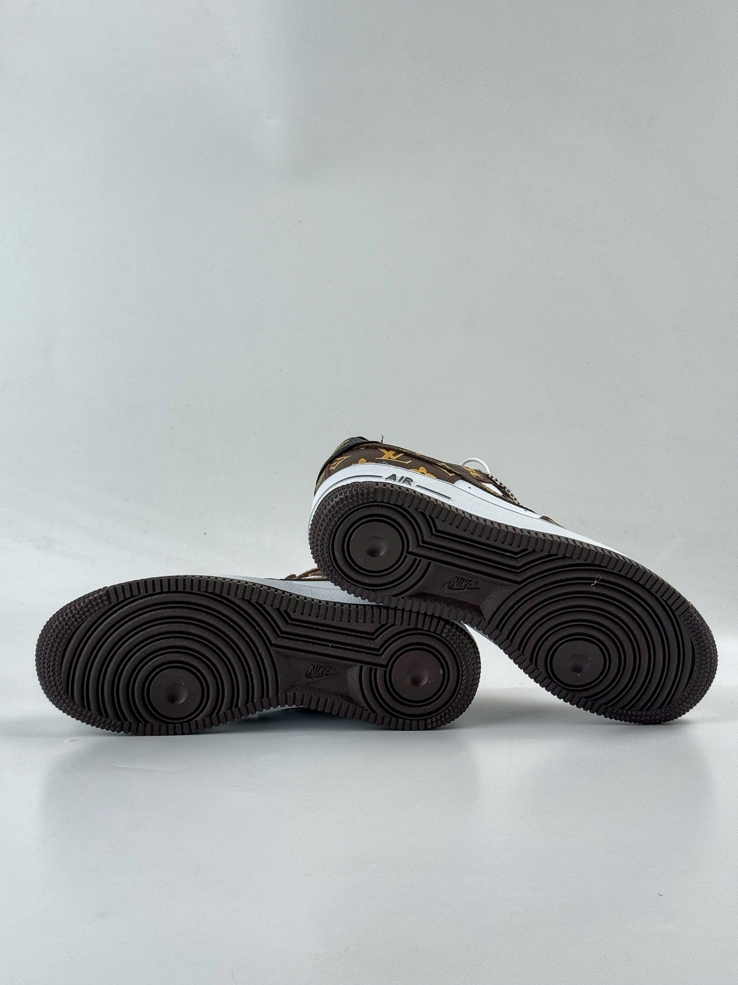 Nike Air Force 1 Low 07 x Louis Vuitton 棕白满印小勾 CZ3986-004