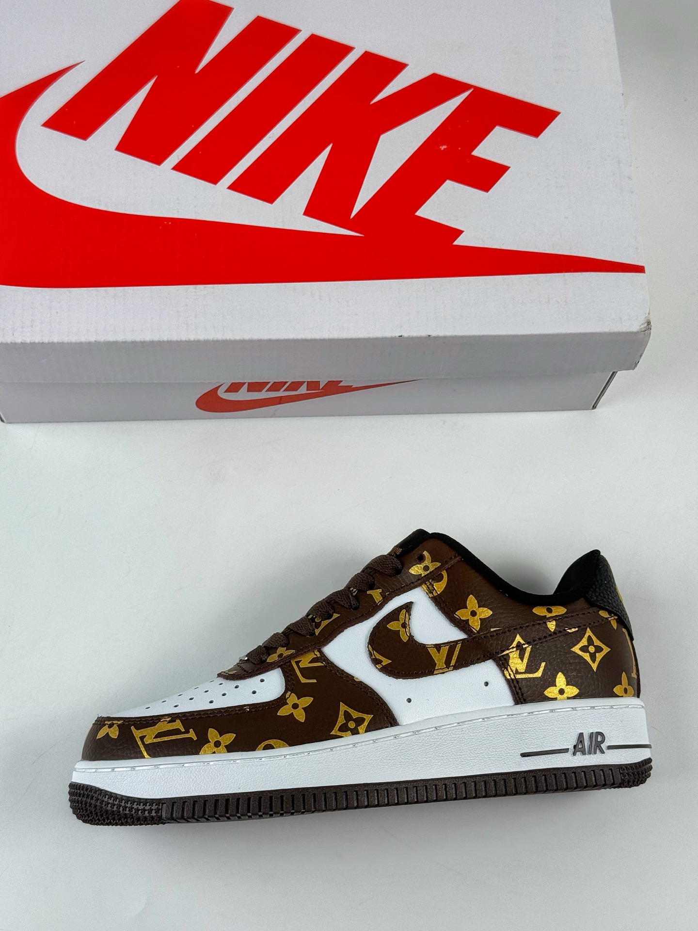Nike Air Force 1 Low 07 x Louis Vuitton 棕白满印小勾 CZ3986-004