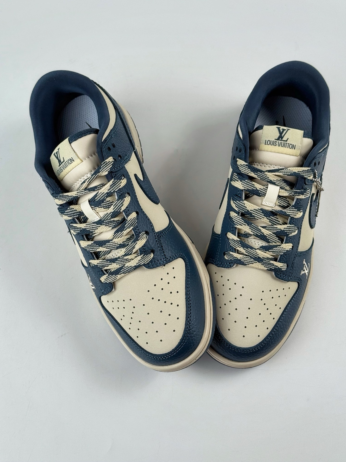 NIKE SB Dunk Low RETRO x Louis Vuitton 蓝白 SC0601-477