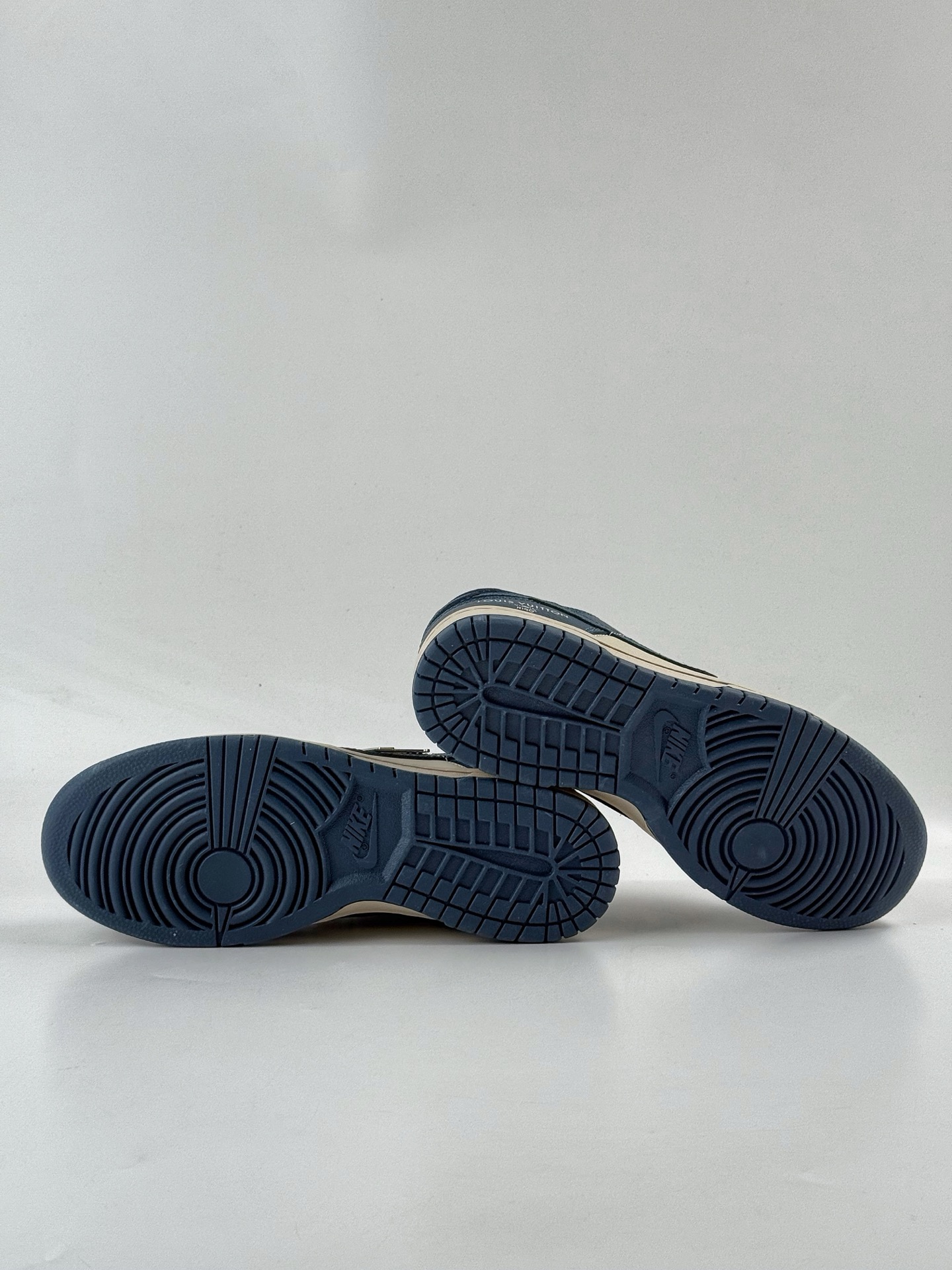 NIKE SB Dunk Low RETRO x Louis Vuitton 蓝白 SC0601-477