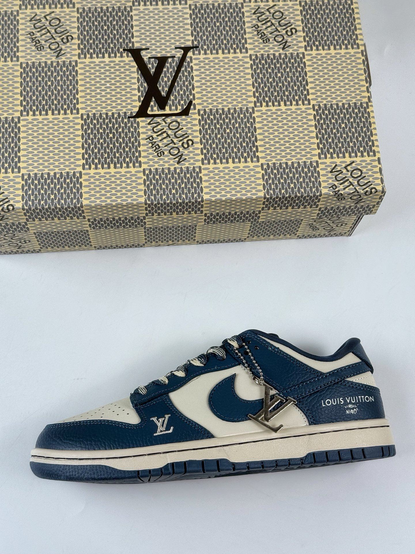 NIKE SB Dunk Low RETRO x Louis Vuitton 蓝白 SC0601-477