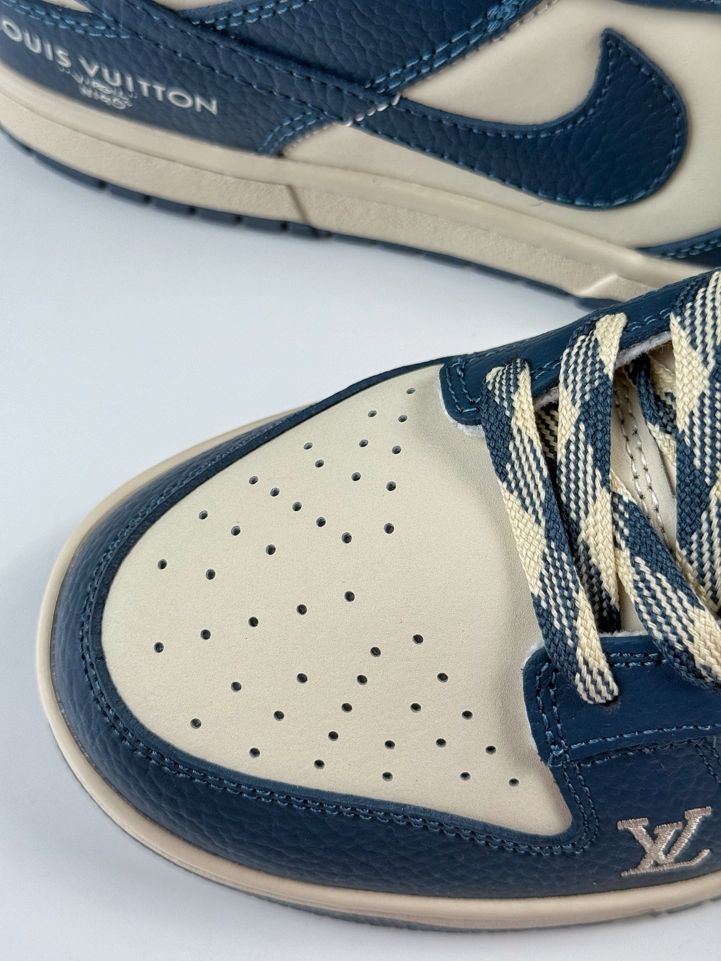 NIKE SB Dunk Low RETRO x Louis Vuitton 蓝白 SC0601-477