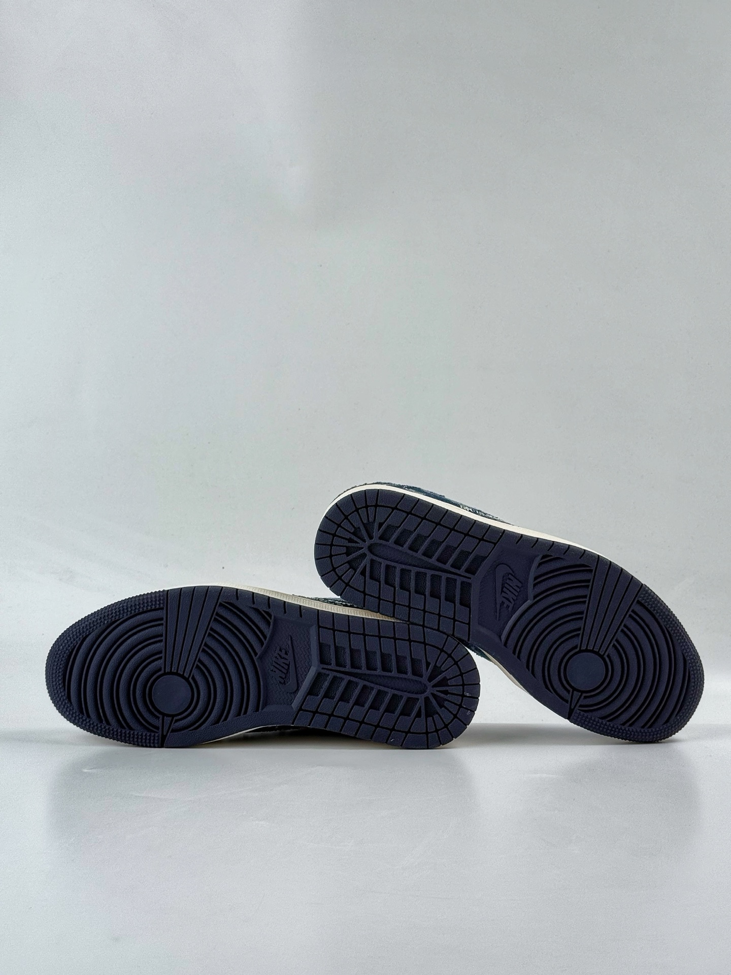 280 Travis Scott x Nike Air Jordan 1 Low x Louis Vuitton Air Jordan 1 Low 反转深蓝牛仔小勾倒钩 XD0798-312