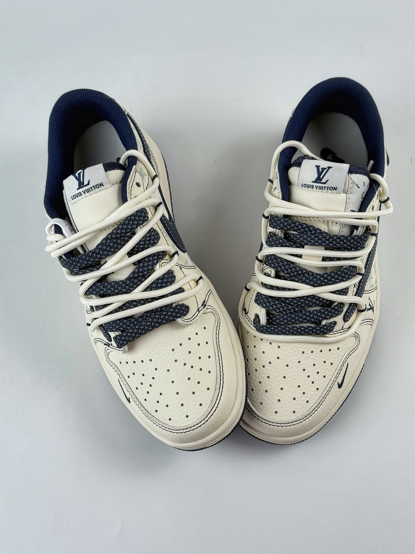 280 Travis Scott x Nike Air Jordan 1 Low x Louis Vuitton Air Jordan 1 Low 反转白蓝小勾绑带满天星倒钩 HT5088-603