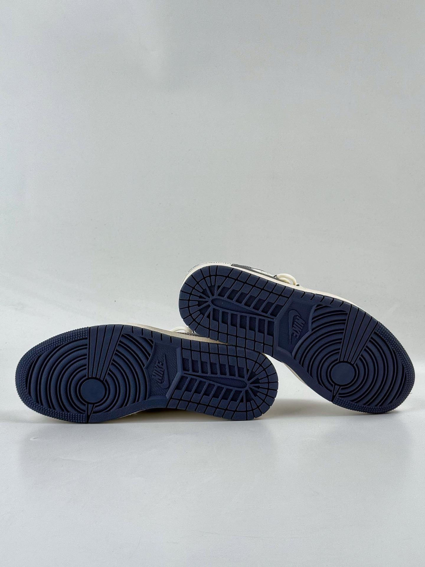 280 Travis Scott x Nike Air Jordan 1 Low x Louis Vuitton Air Jordan 1 Low 反转白蓝小勾绑带满天星倒钩 HT5088-603