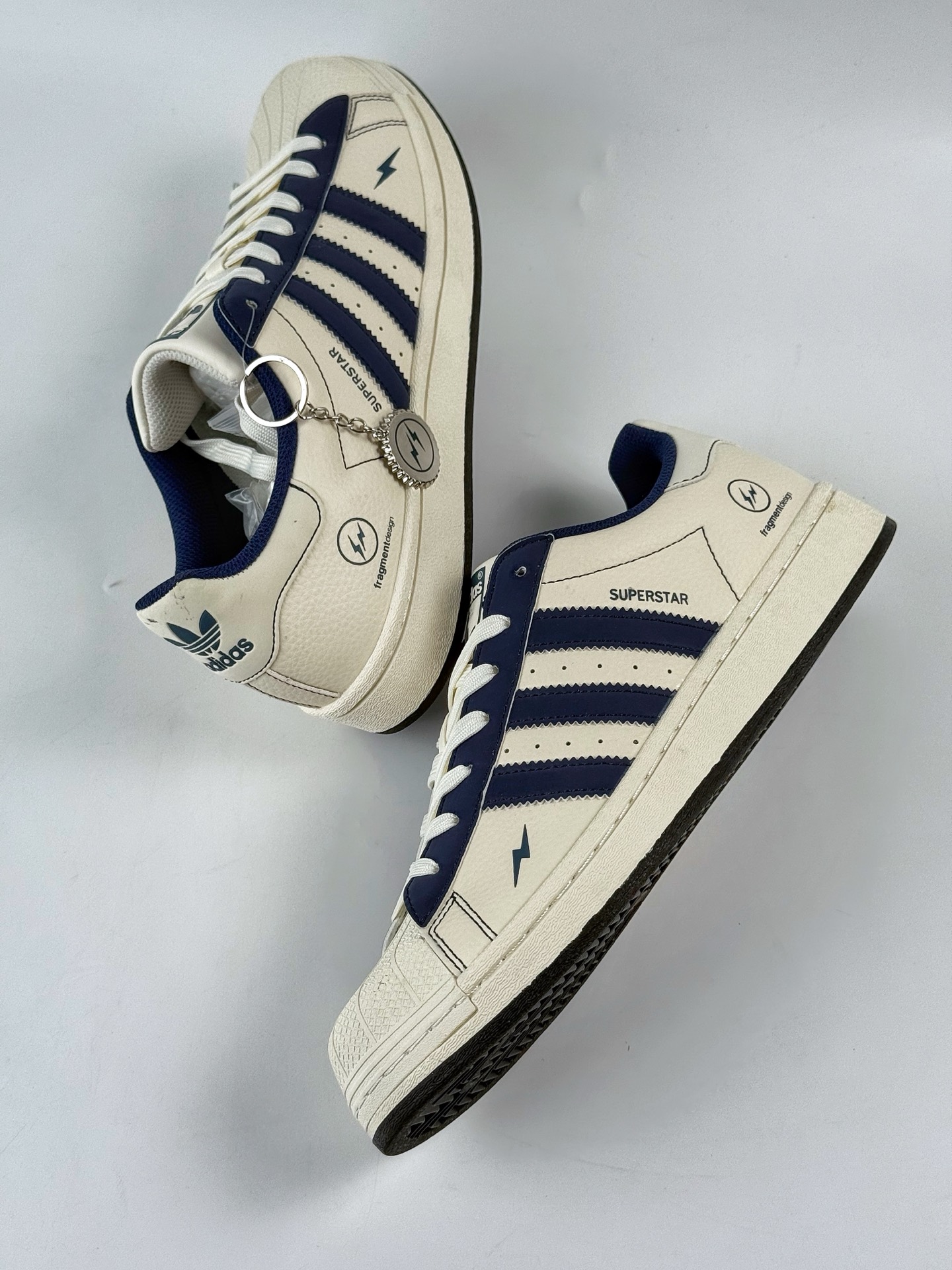 AD Originals Superstar x Fragment Design 白蓝闪电 AD Originals Superstar x Fragment Design 白蓝闪电