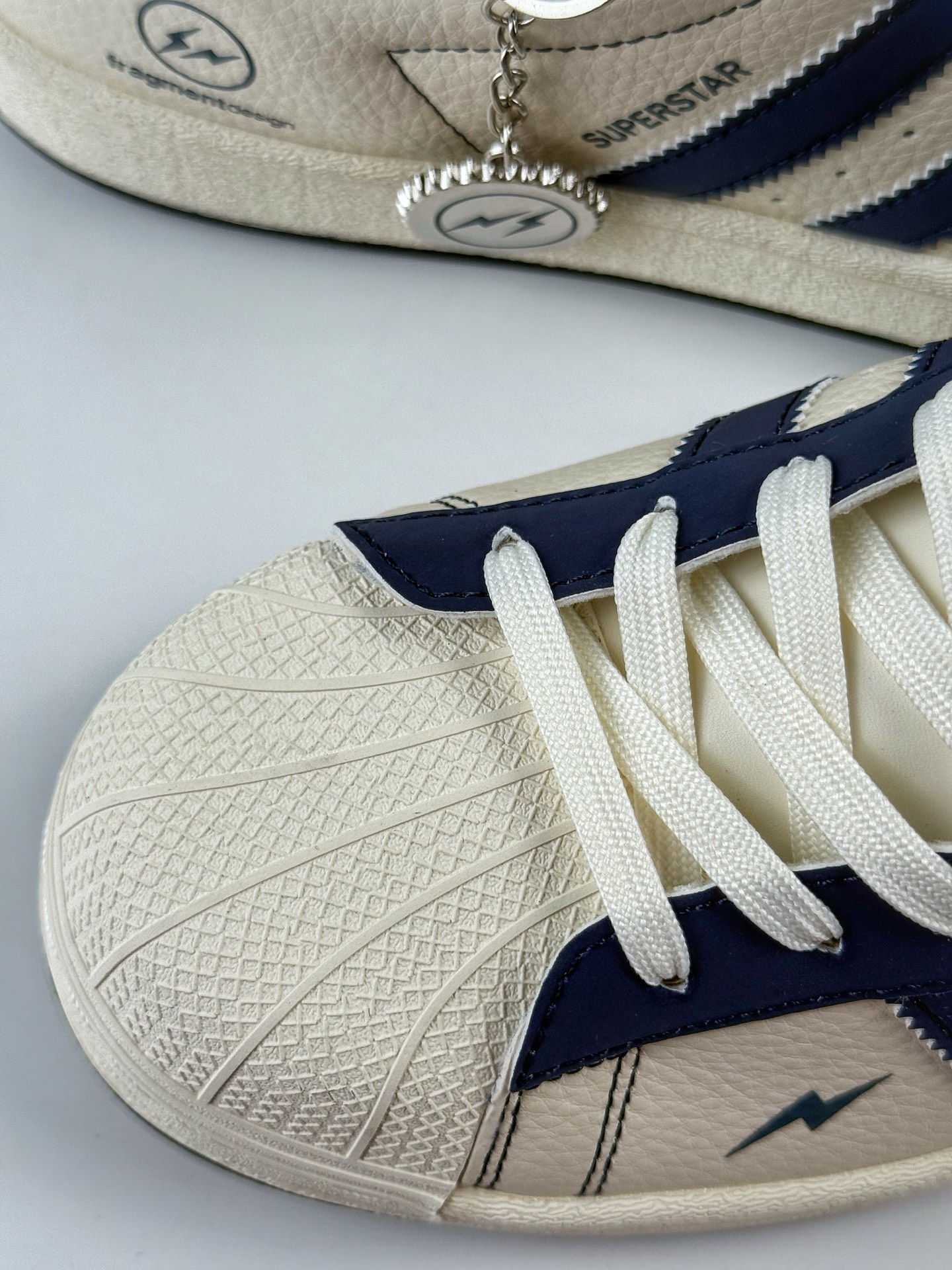 AD Originals Superstar x Fragment Design 白蓝闪电 AD Originals Superstar x Fragment Design 白蓝闪电