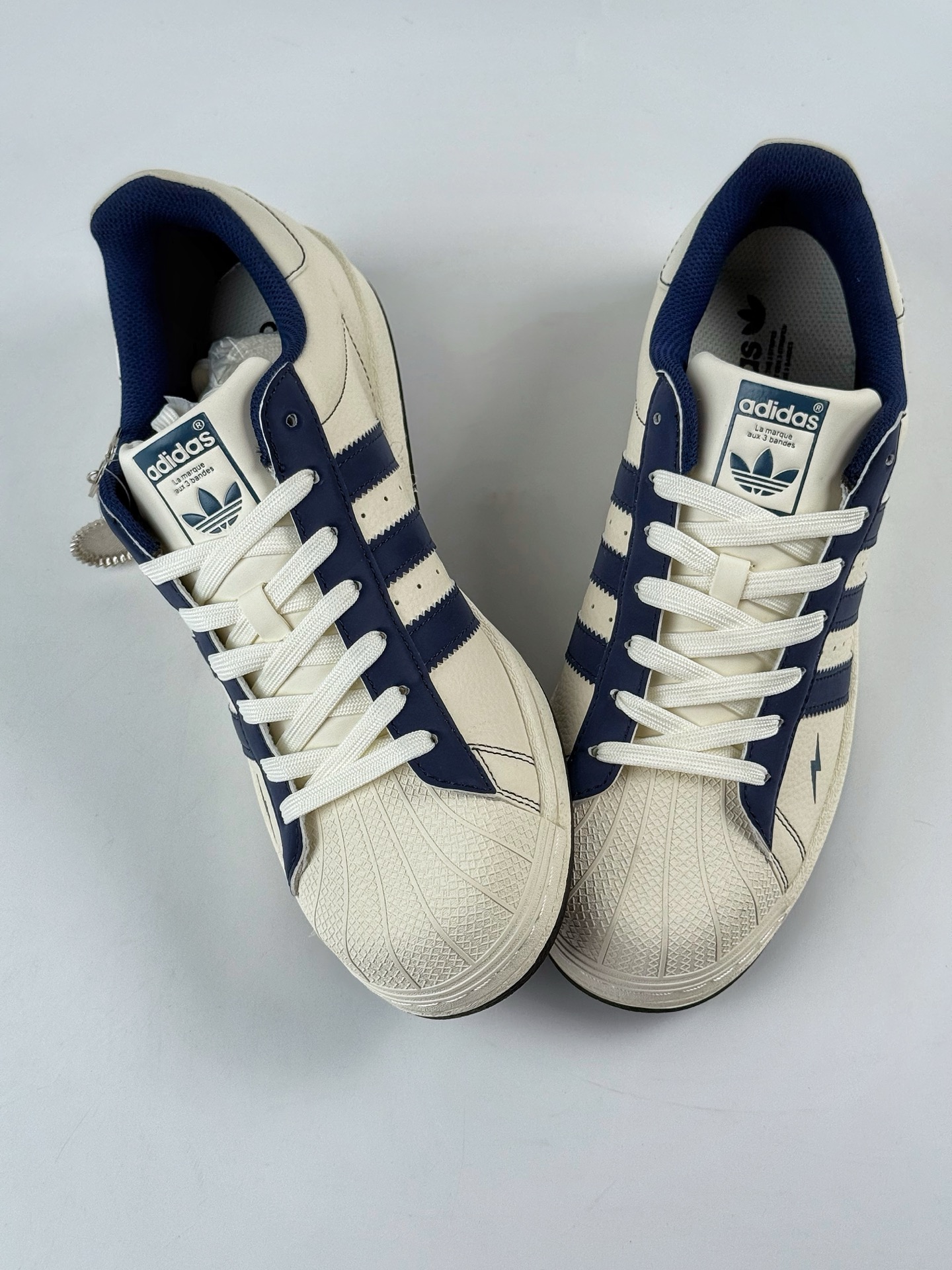 AD Originals Superstar x Fragment Design 白蓝闪电 AD Originals Superstar x Fragment Design 白蓝闪电