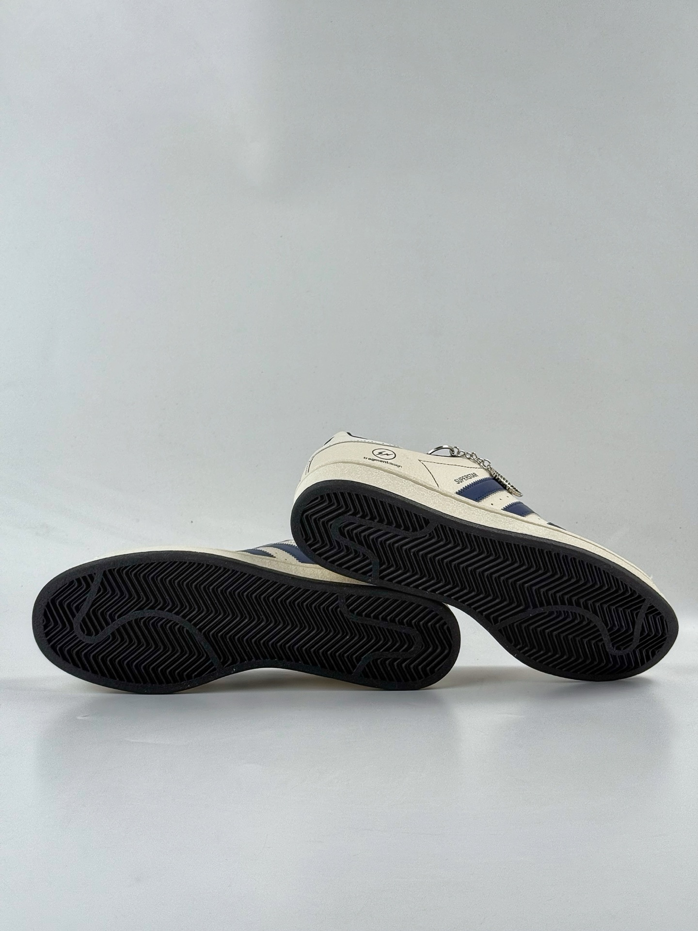 AD Originals Superstar x Fragment Design 白蓝闪电 AD Originals Superstar x Fragment Design 白蓝闪电