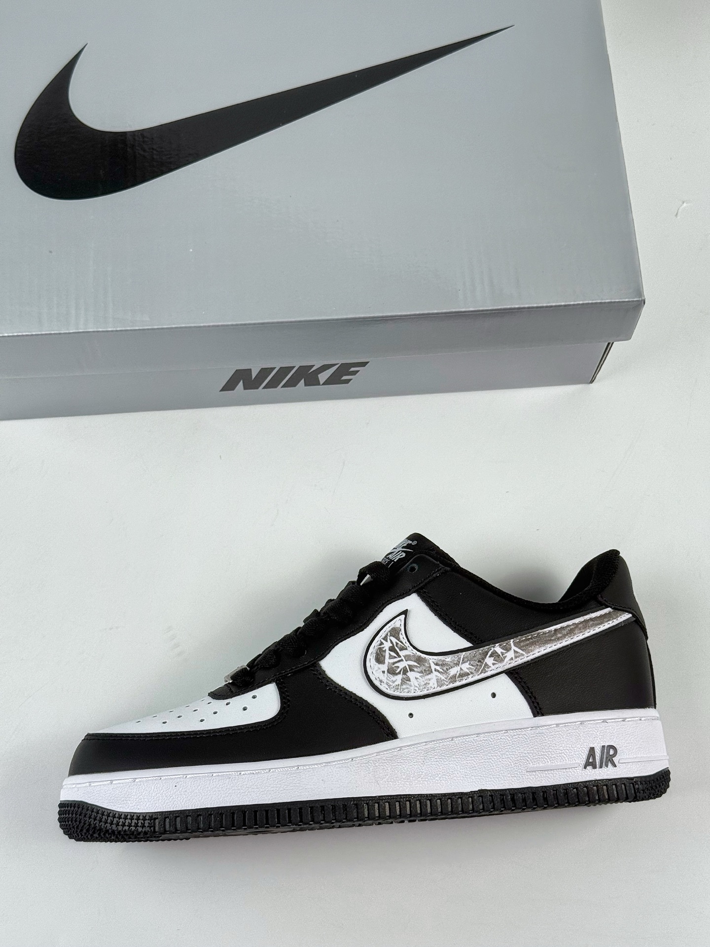 Nike Air Force 1 Low 07 恋爱 礼袋装 黑白 ZH0316-118