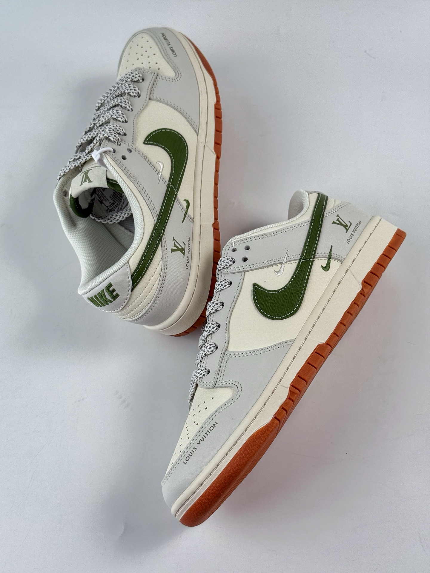 Nike SB Dunk Low x Louis Vuitton 灰白双小勾满天星 JP1628-032