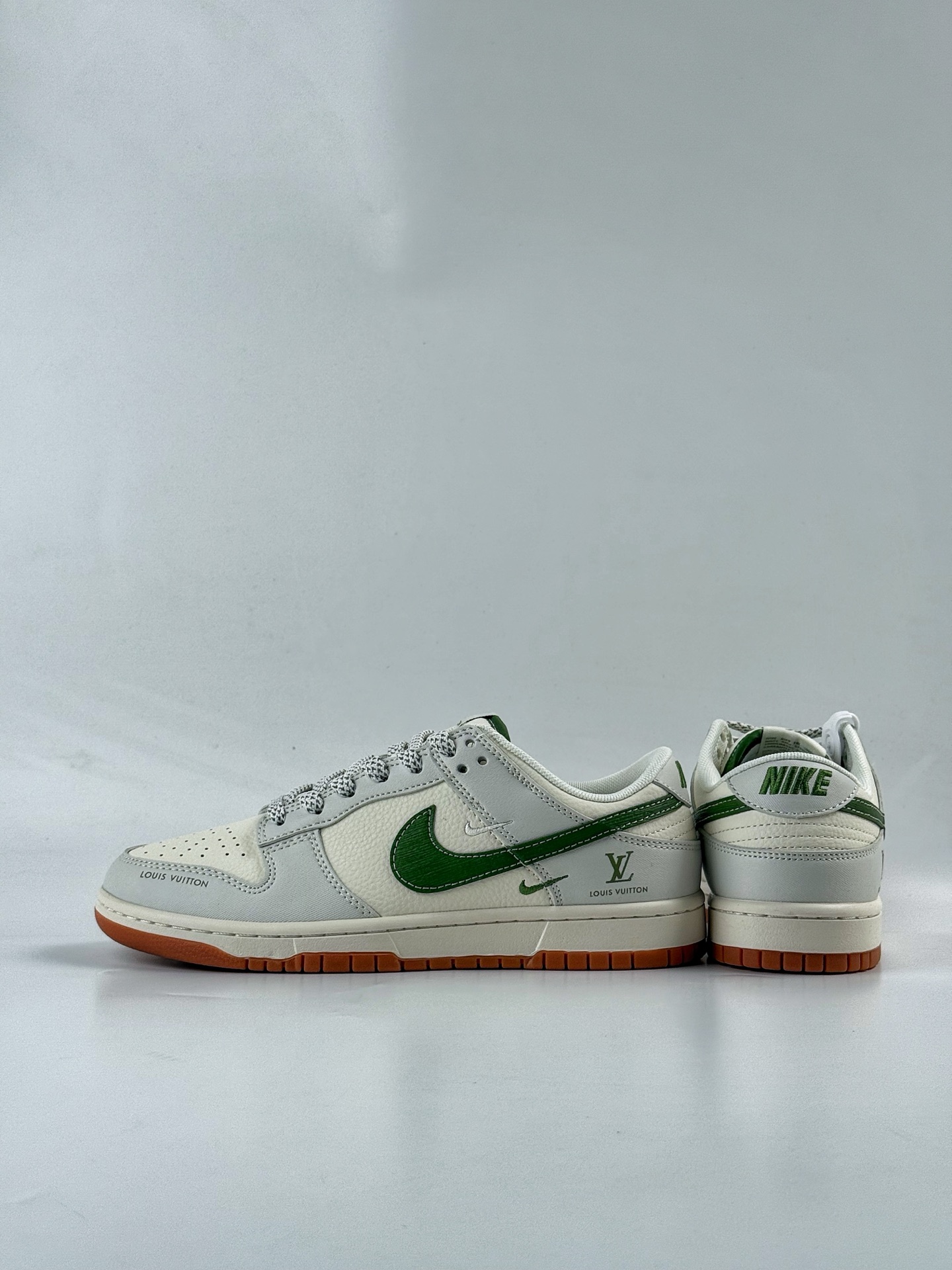 Nike SB Dunk Low x Louis Vuitton 灰白双小勾满天星 JP1628-032