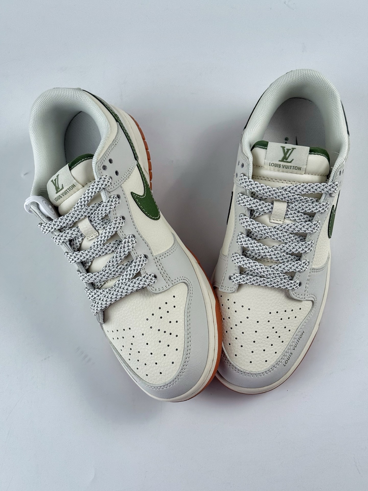 Nike SB Dunk Low x Louis Vuitton 灰白双小勾满天星 JP1628-032