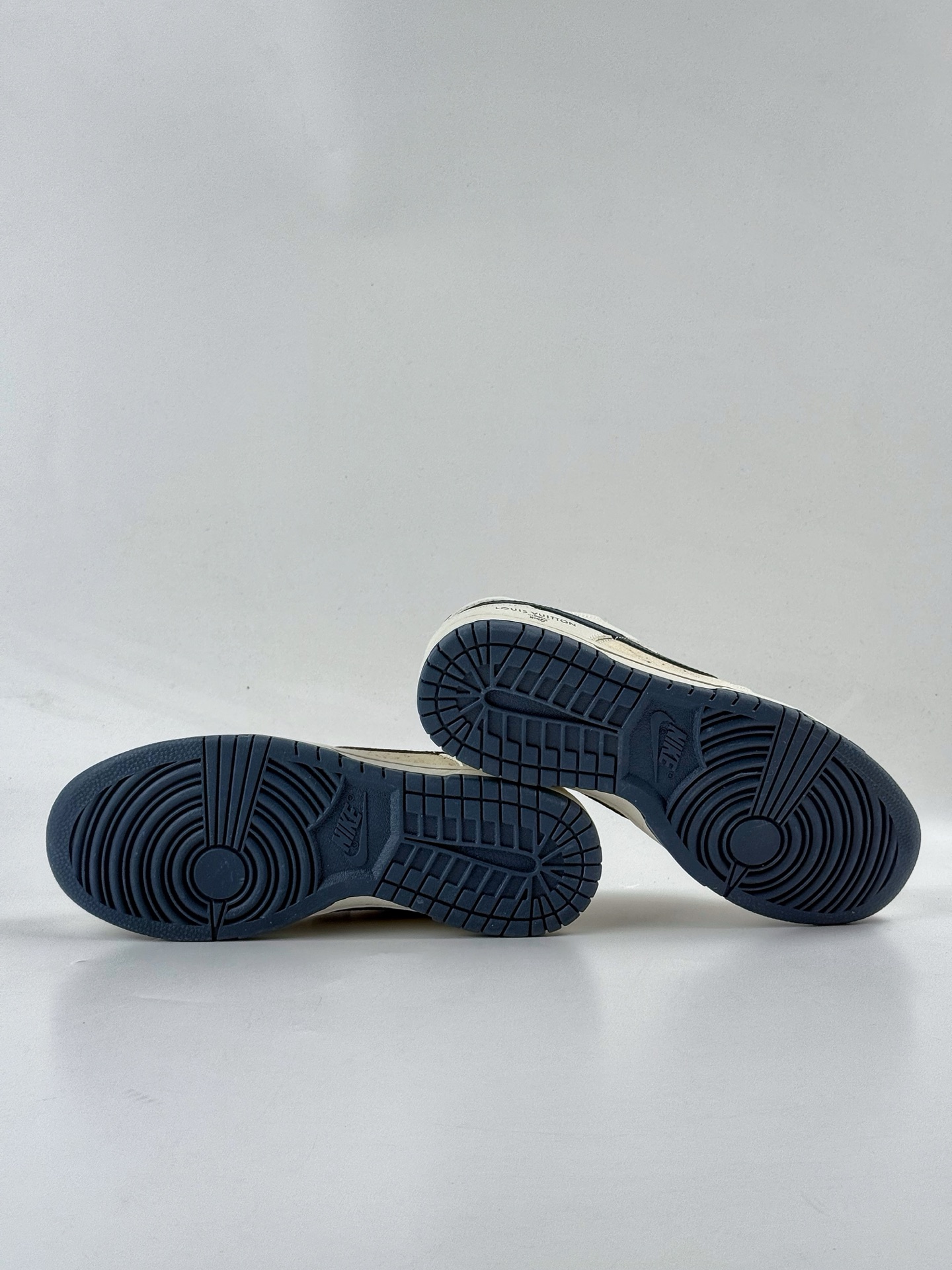 NIKE SB Dunk Low RETRO x Louis Vuitton 白棕黑 SC0601-478