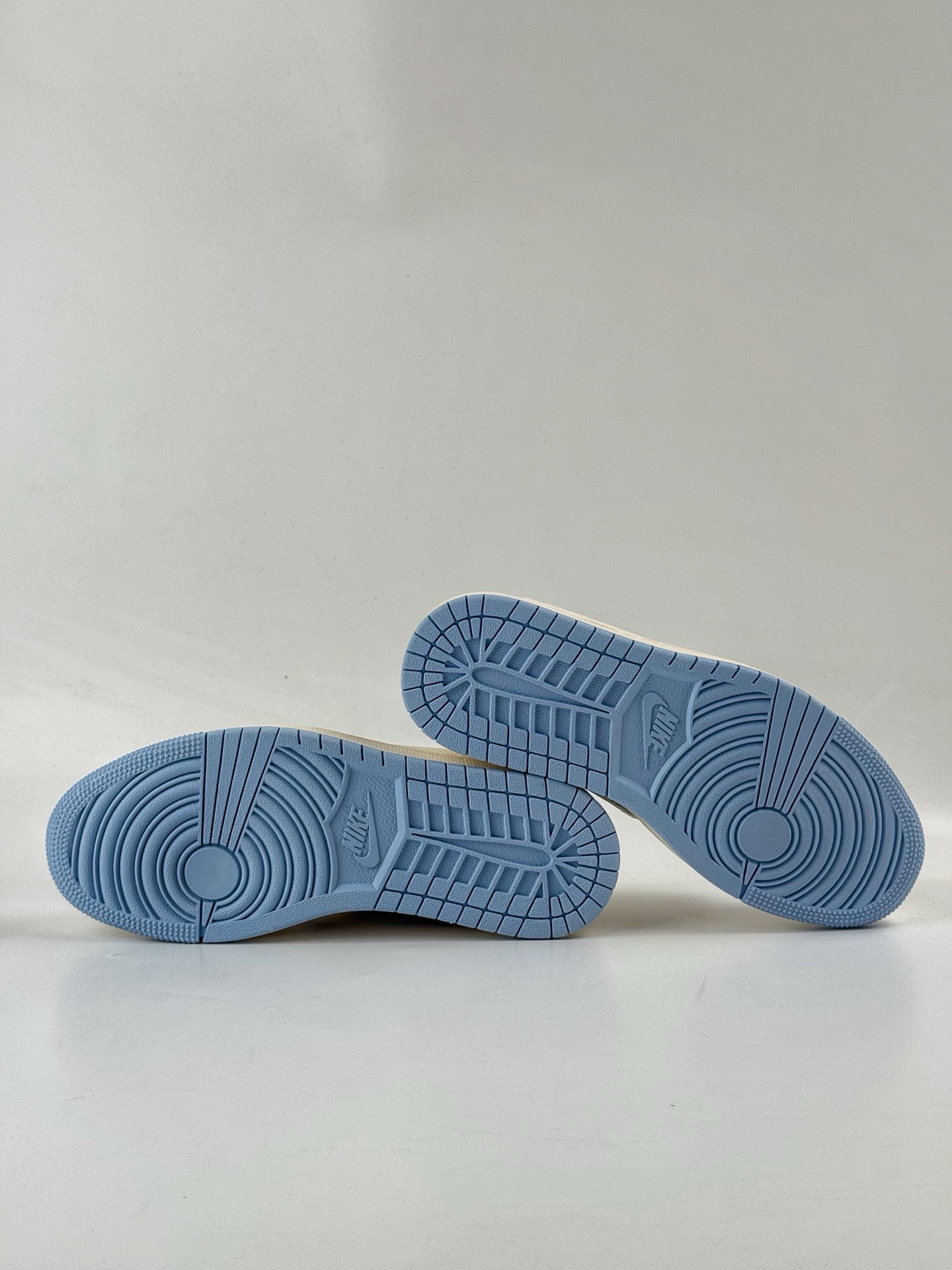 280 Travis Scott x Nike Air Jordan 1 Low x Louis Vuitton Air Jordan 1 Low 反转白蓝倒钩 ZH2598-163