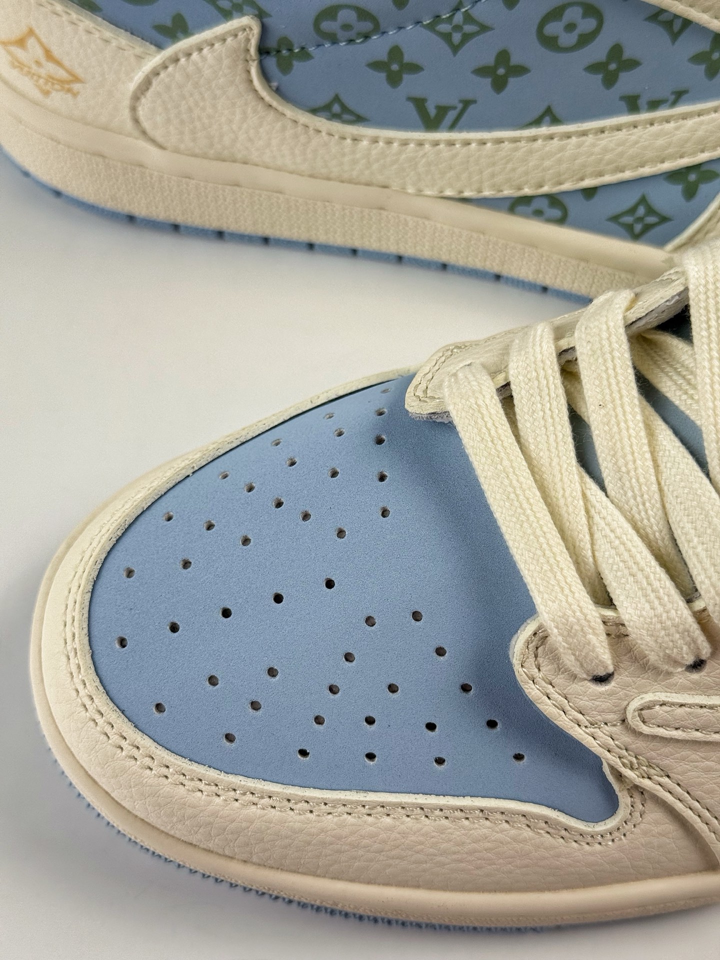 280 Travis Scott x Nike Air Jordan 1 Low x Louis Vuitton Air Jordan 1 Low 反转白蓝倒钩 ZH2598-163