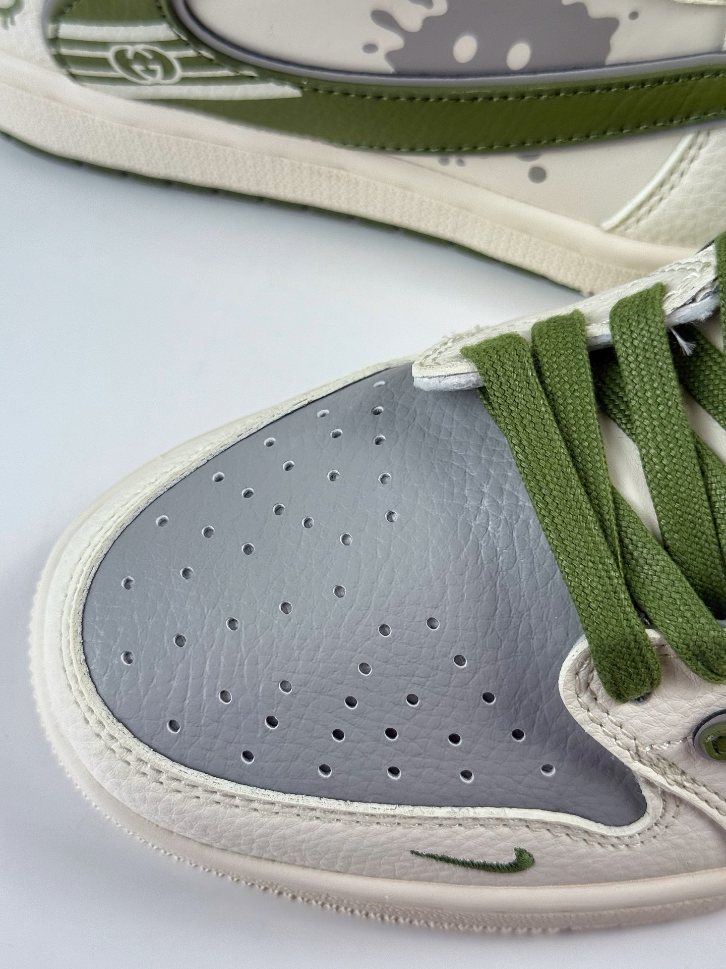 Travis Scott x Nike Air Jordan 1 Low x GUCCI Air Jordan 1 Low 反转白灰绿小勾倒钩 XD0798-307