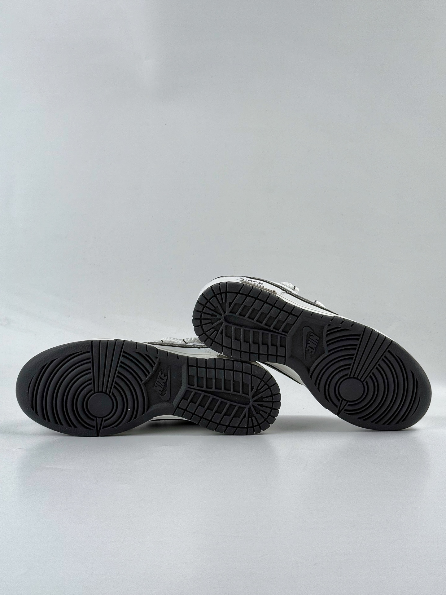 NIKE SB Dunk Low 终似少年 灰黑 WB0510-064