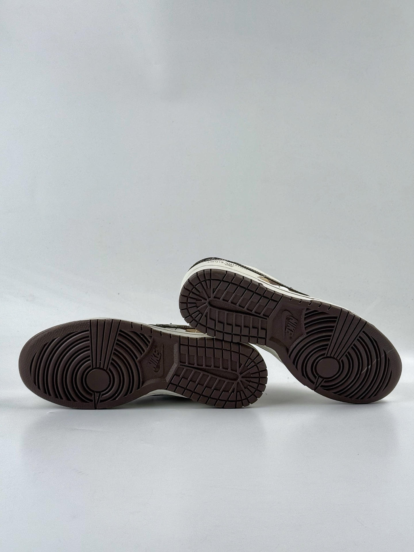 NIKE SB Dunk Low RETRO x Louis Vuitton 白棕方格 SC0601-461