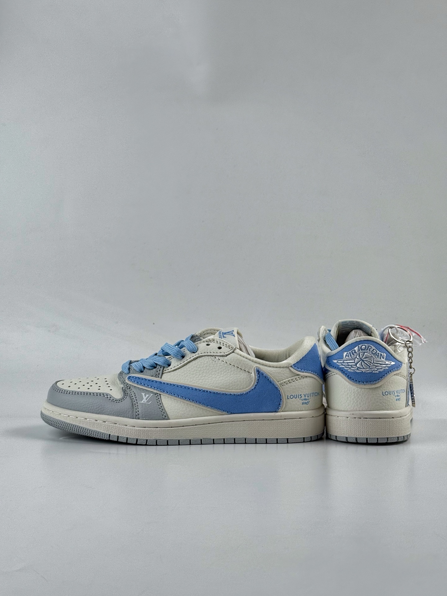 Travis Scott x Nike Air Jordan 1 Low x Louis Vuitton Air Jordan 1 Low 反转灰白蓝倒钩 JW1188-145