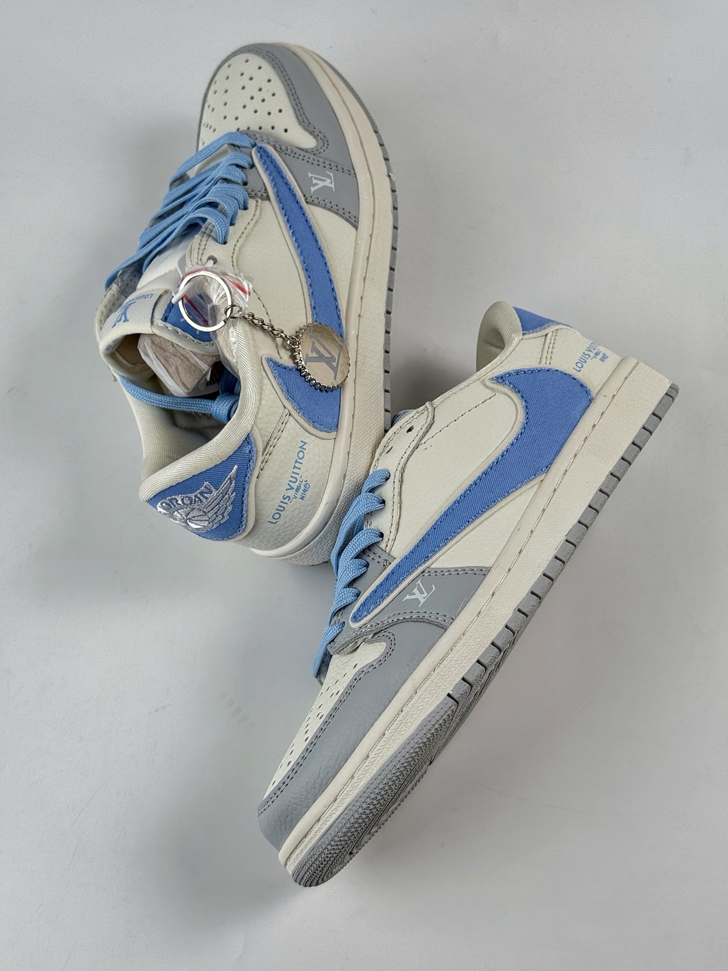 Travis Scott x Nike Air Jordan 1 Low x Louis Vuitton Air Jordan 1 Low 反转灰白蓝倒钩 JW1188-145