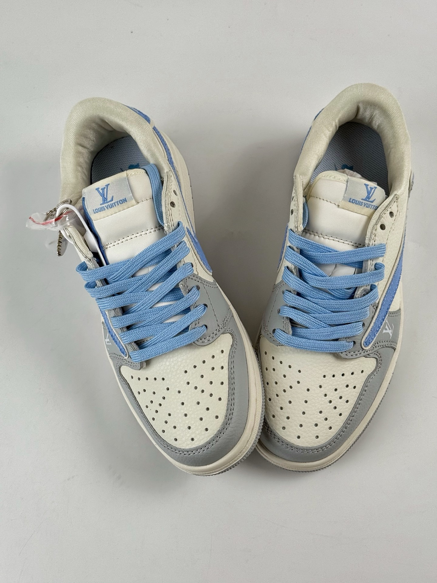 Travis Scott x Nike Air Jordan 1 Low x Louis Vuitton Air Jordan 1 Low 反转灰白蓝倒钩 JW1188-145