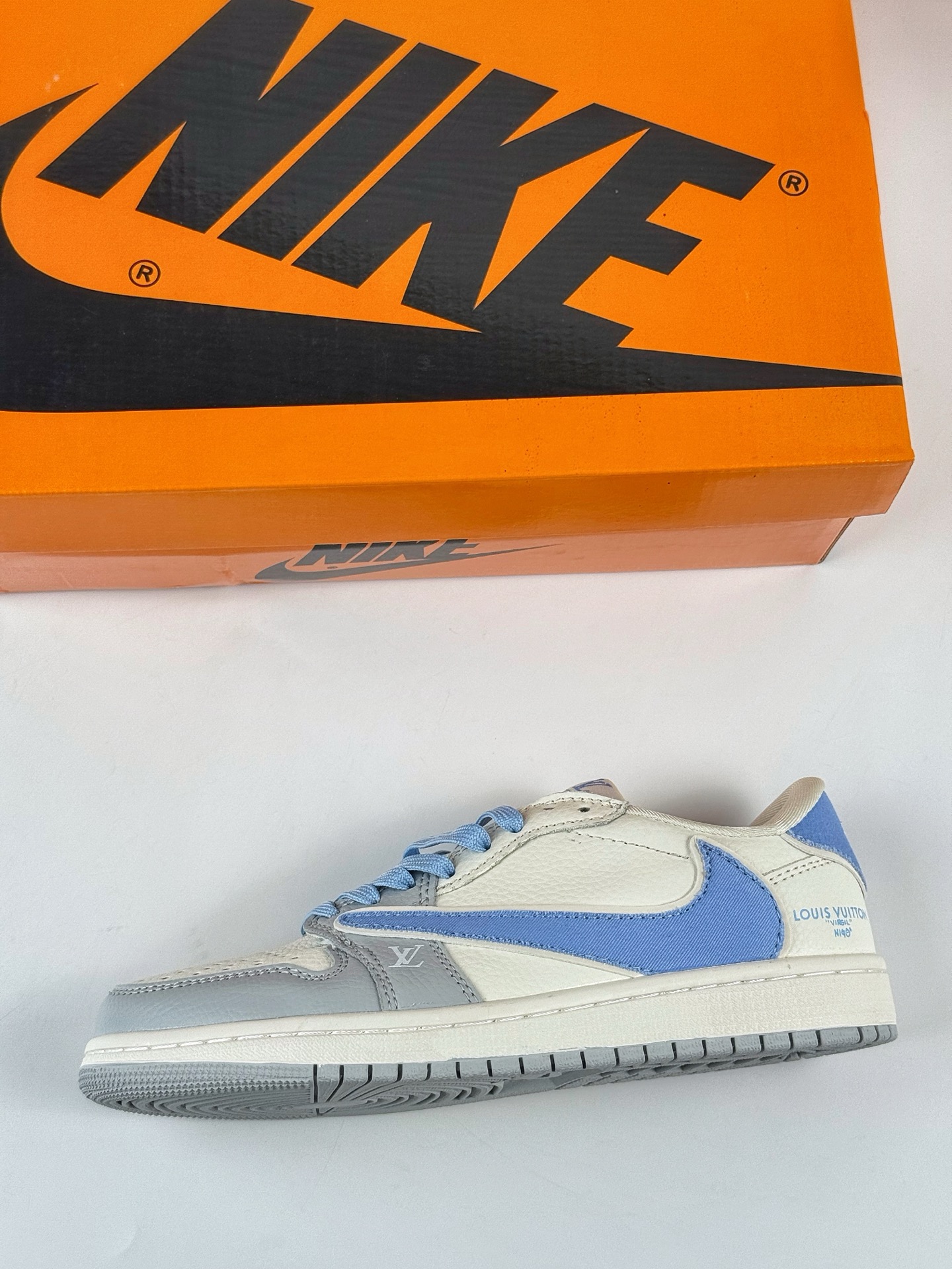 Travis Scott x Nike Air Jordan 1 Low x Louis Vuitton Air Jordan 1 Low 反转灰白蓝倒钩 JW1188-145