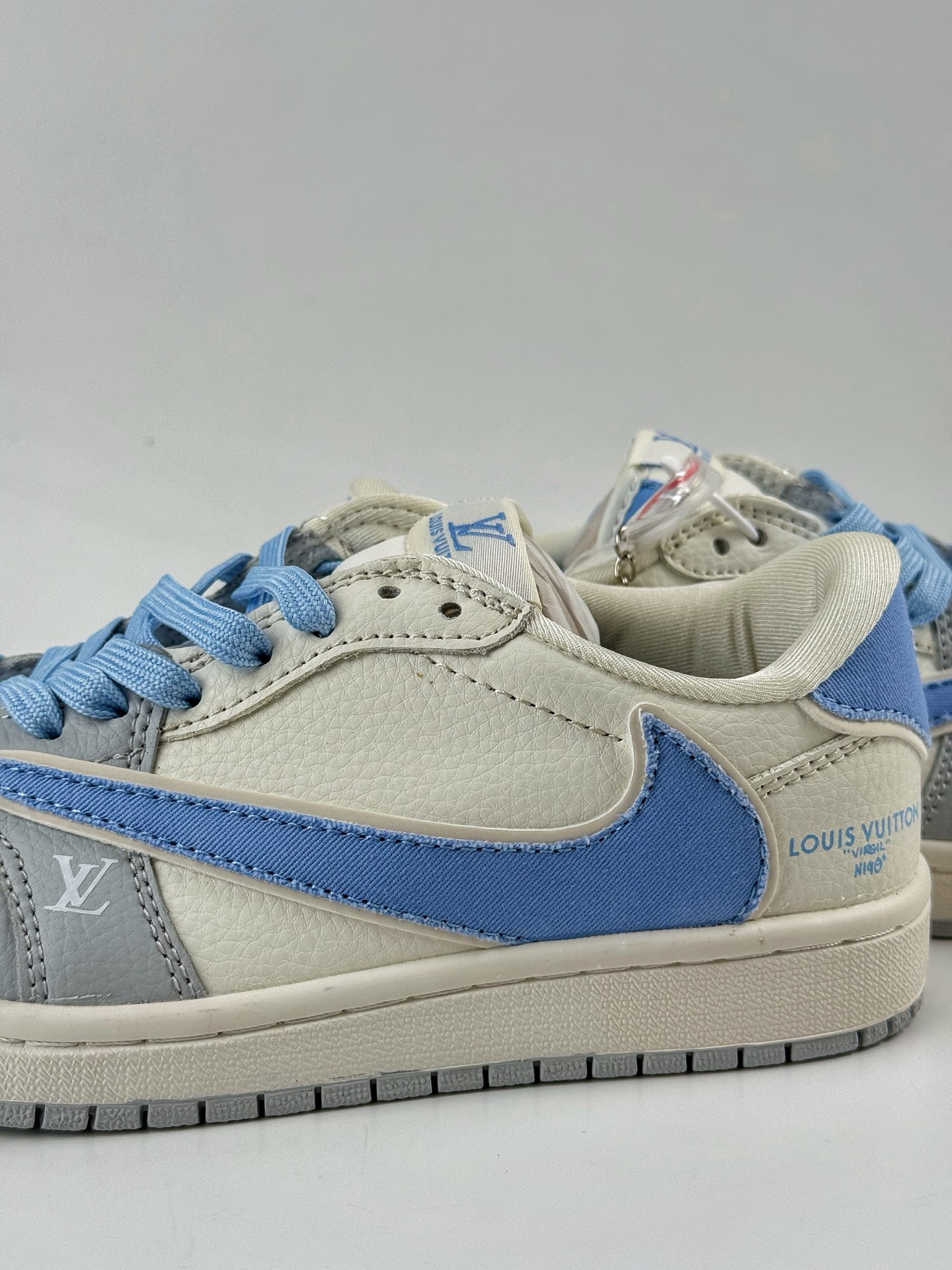 Travis Scott x Nike Air Jordan 1 Low x Louis Vuitton Air Jordan 1 Low 反转灰白蓝倒钩 JW1188-145