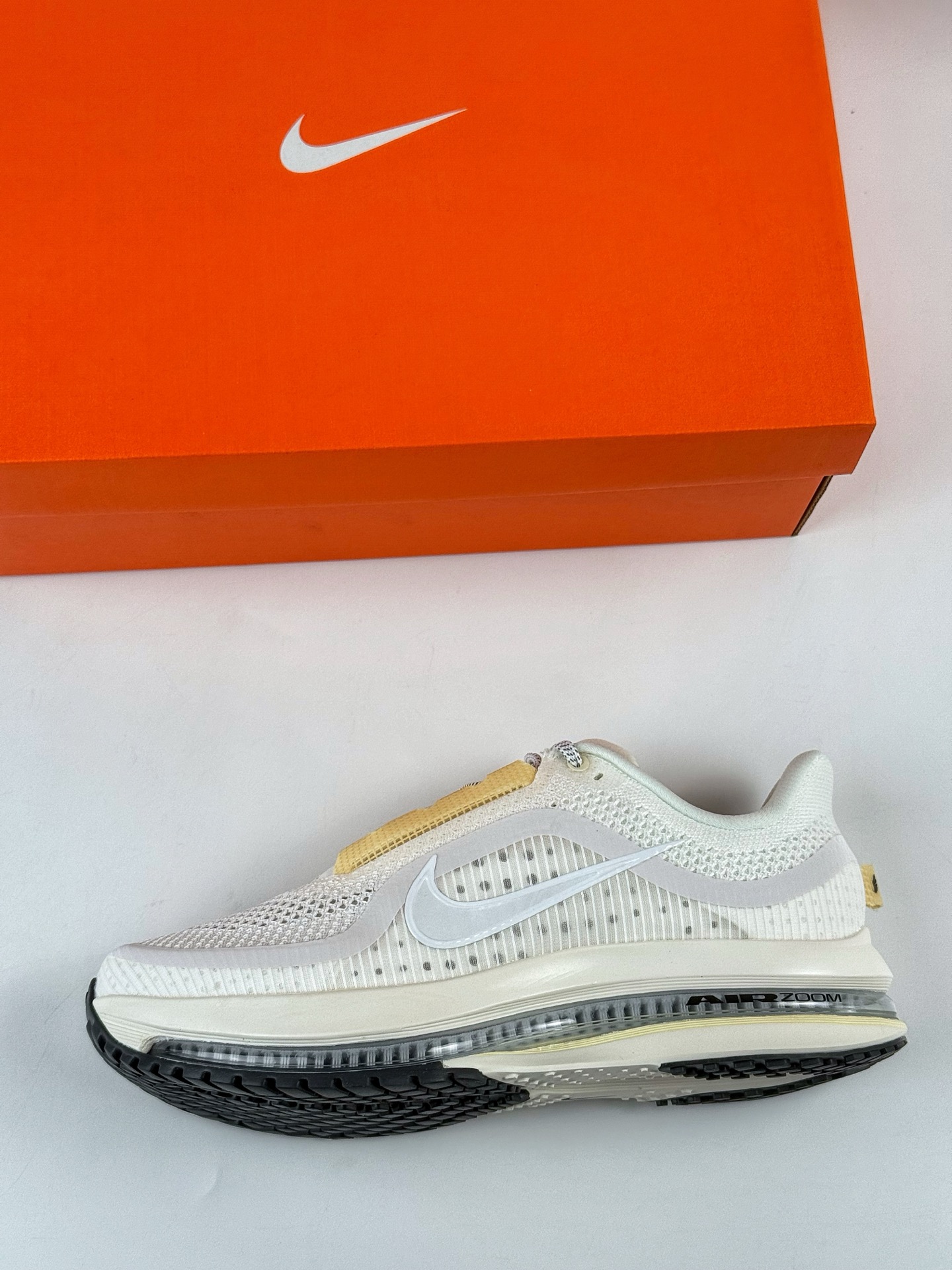 Nike Pegasus Premium 减震防滑耐磨透气 低帮跑步鞋 HQ2593-104