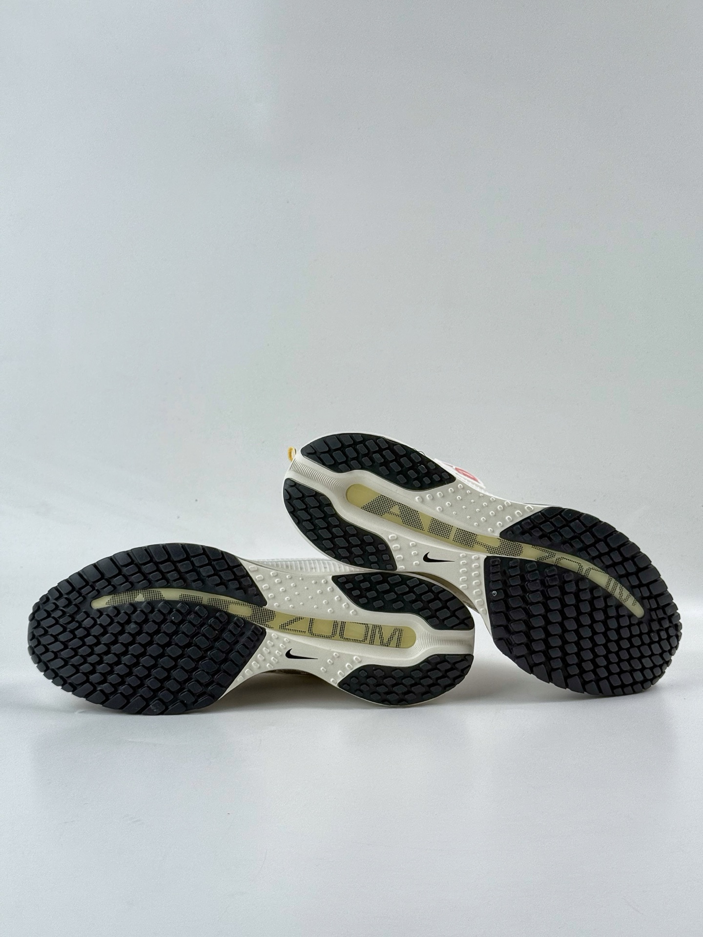 Nike Pegasus Premium 减震防滑耐磨透气 低帮跑步鞋 HQ2593-104