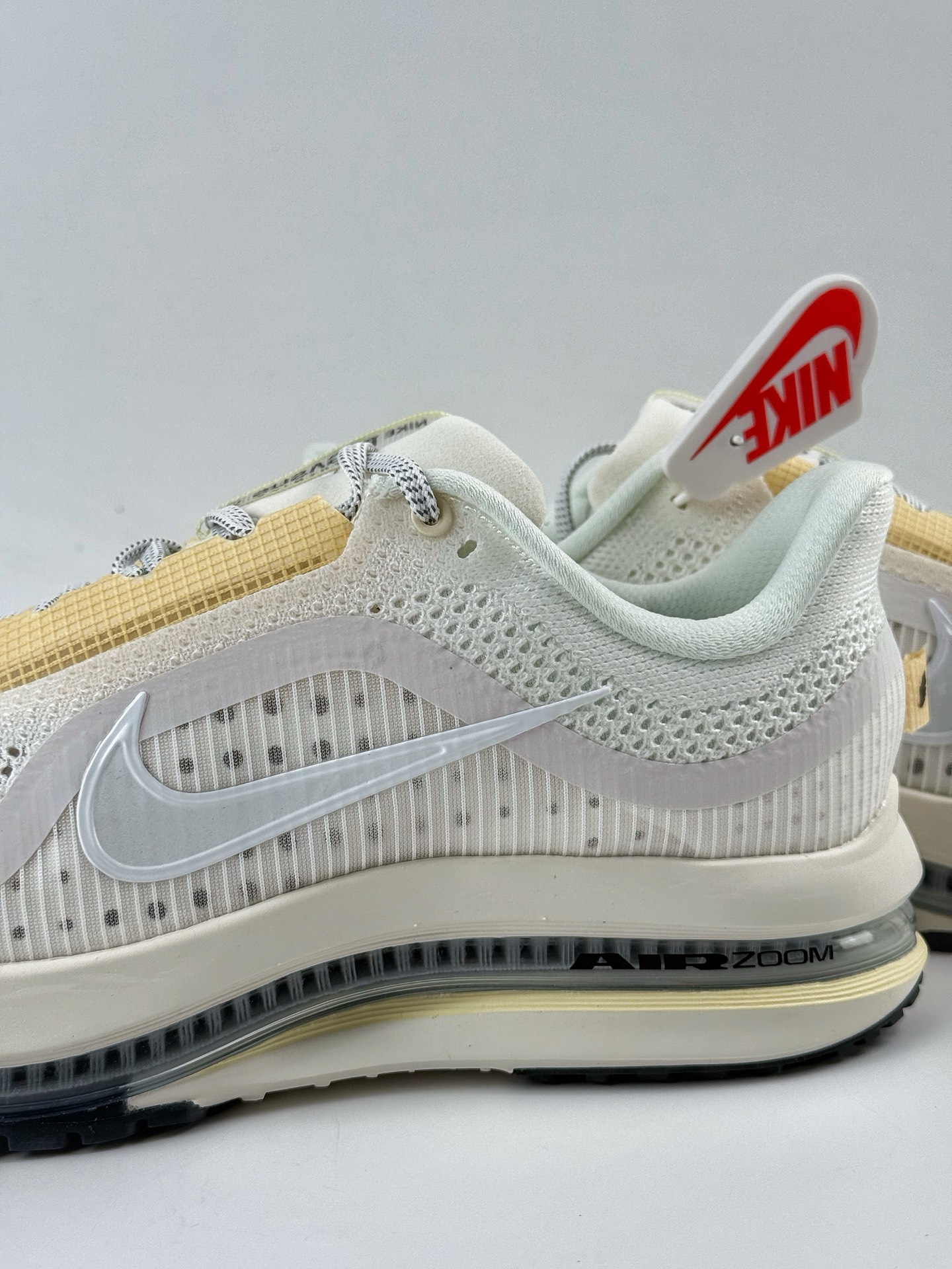 Nike Pegasus Premium 减震防滑耐磨透气 低帮跑步鞋 HQ2593-104