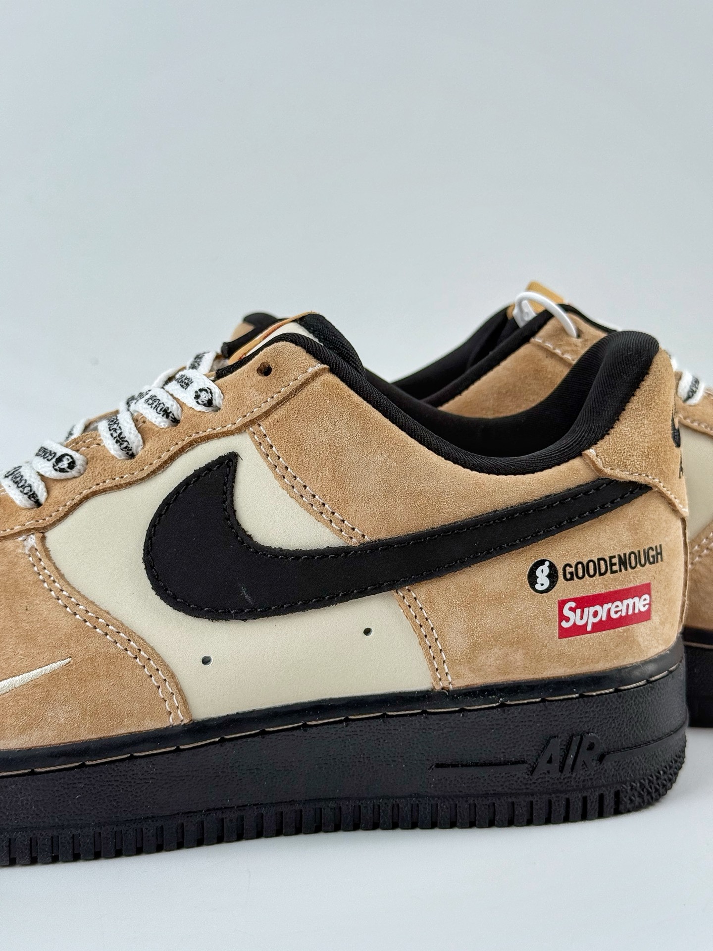 260 Nike Air Force 1 Low 07 x Superme 米粽黑小勾 YF9511-810