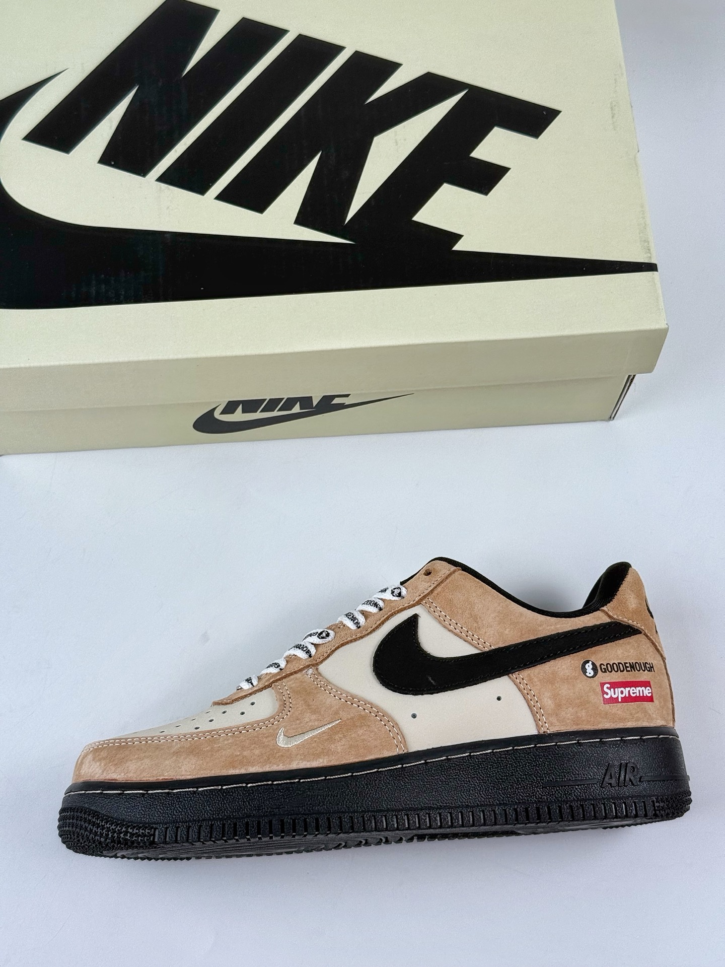 260 Nike Air Force 1 Low 07 x Superme 米粽黑小勾 YF9511-810