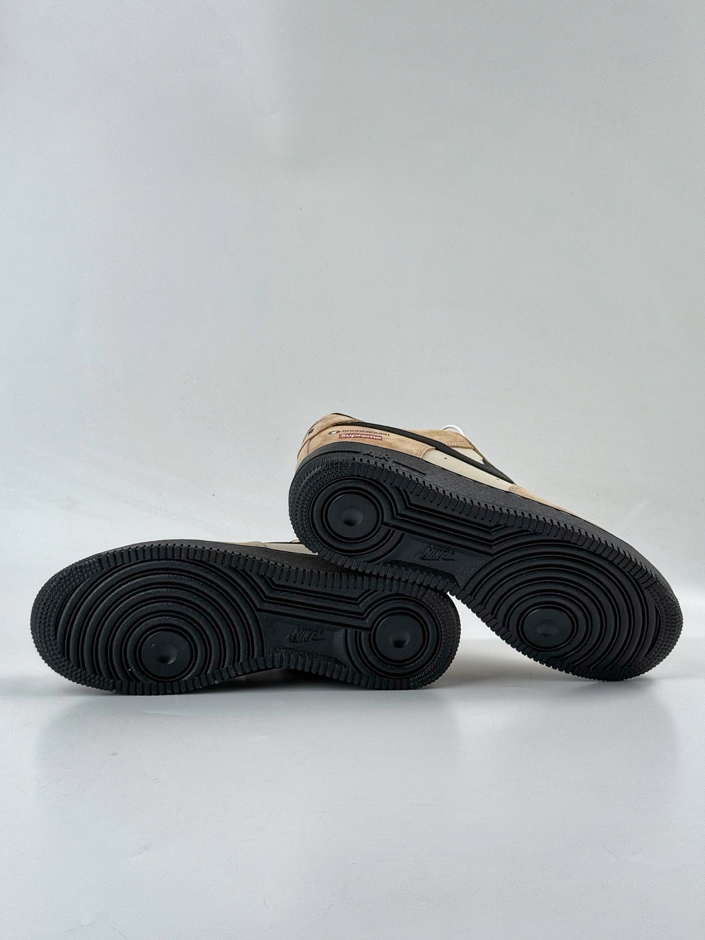 260 Nike Air Force 1 Low 07 x Superme 米粽黑小勾 YF9511-810