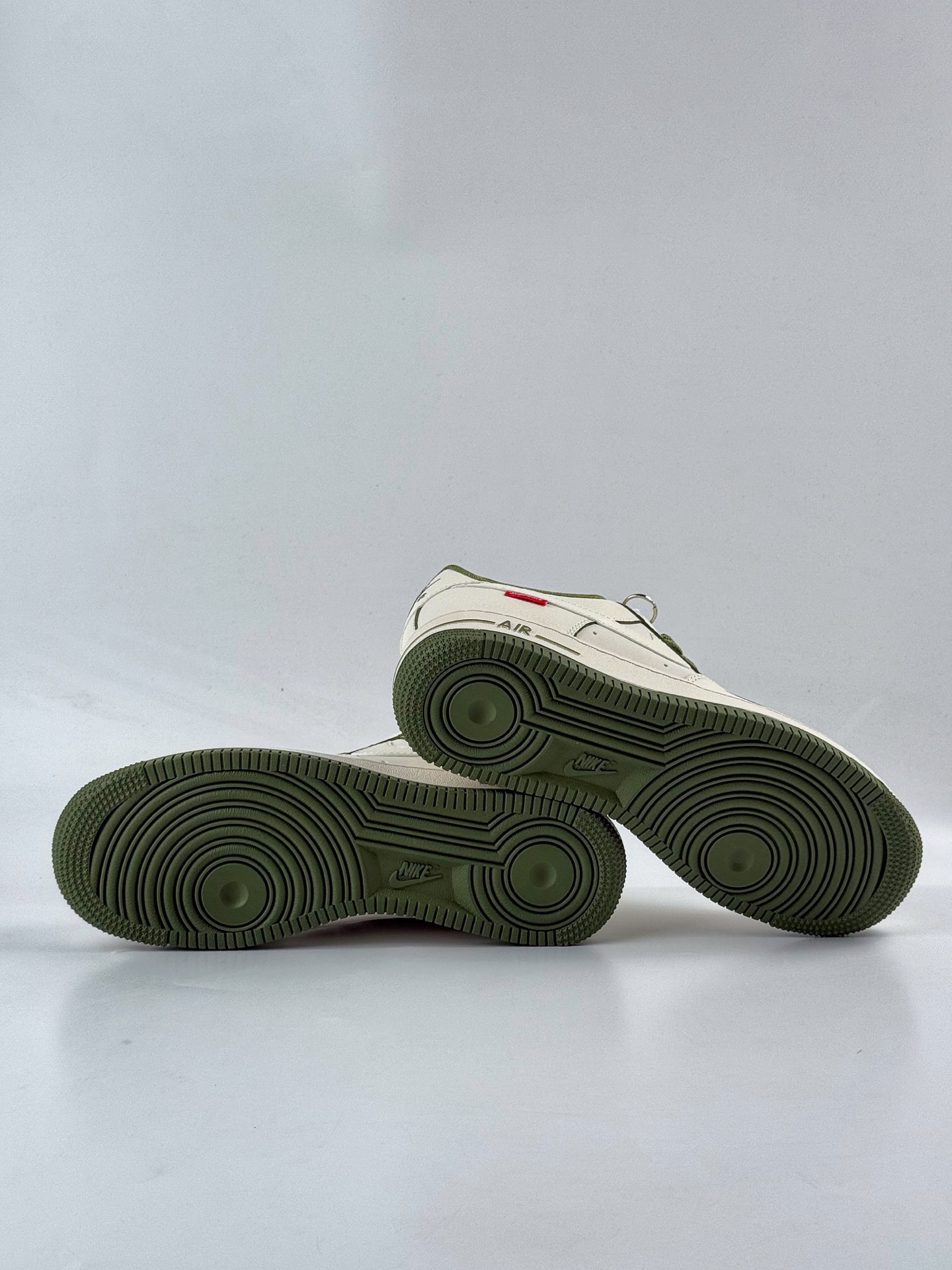 260 Nike Air Force 1 Low 07 x superme 白绿小勾 XX3168-221-Chinese UA Cheap High Quatity Brand Clothes Bags handbags Sneakers wholesale wholesaler seller from China Factory suppliers Fashion Clothing Shoes best Quality Beautiful Price 260 Nike Air Force 1 Low 07 x superme 白绿小勾 XX3168-221