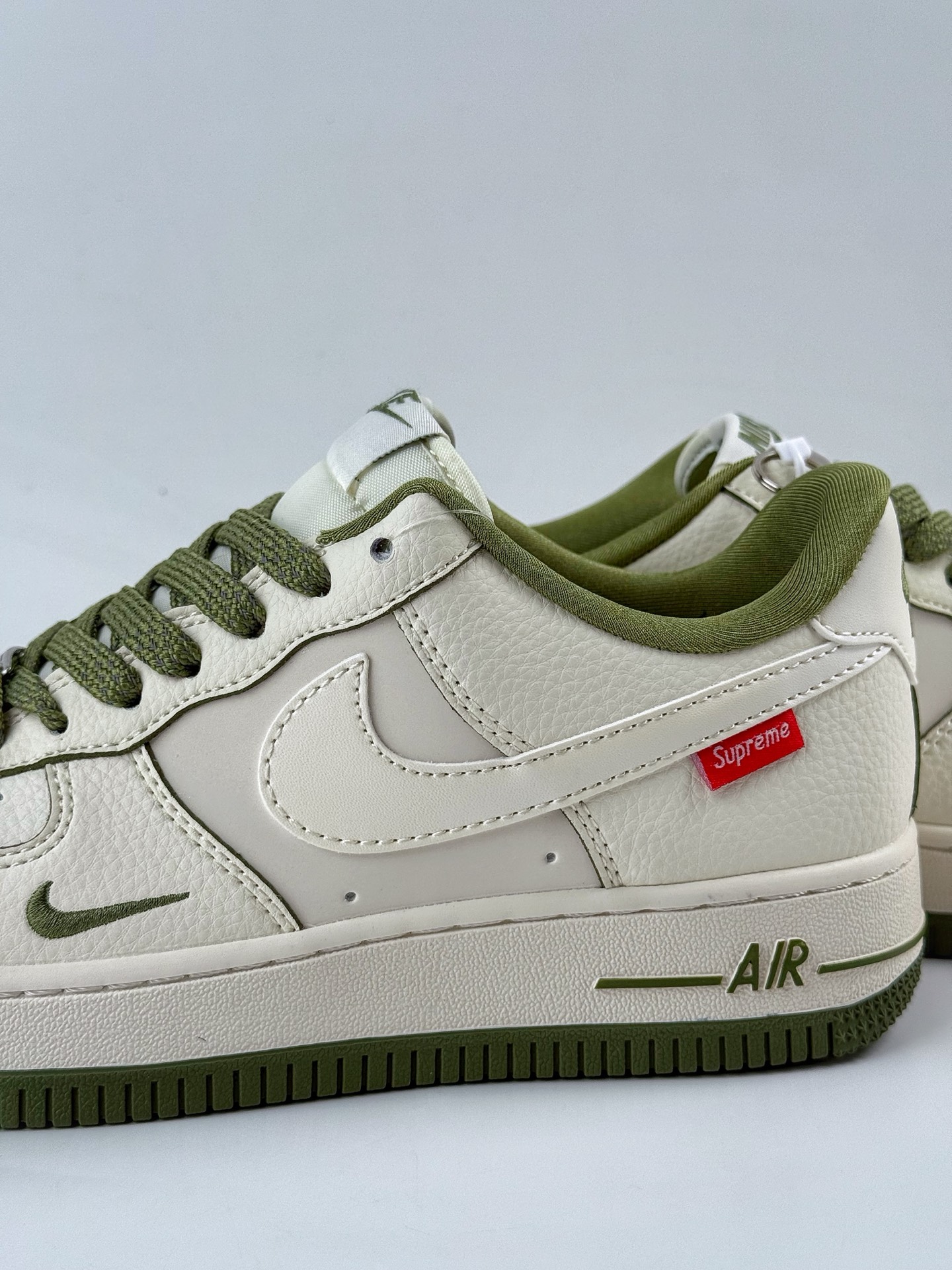 260 Nike Air Force 1 Low 07 x superme 白绿小勾 XX3168-221-Chinese UA Cheap High Quatity Brand Clothes Bags handbags Sneakers wholesale wholesaler seller from China Factory suppliers Fashion Clothing Shoes best Quality Beautiful Price 260 Nike Air Force 1 Low 07 x superme 白绿小勾 XX3168-221