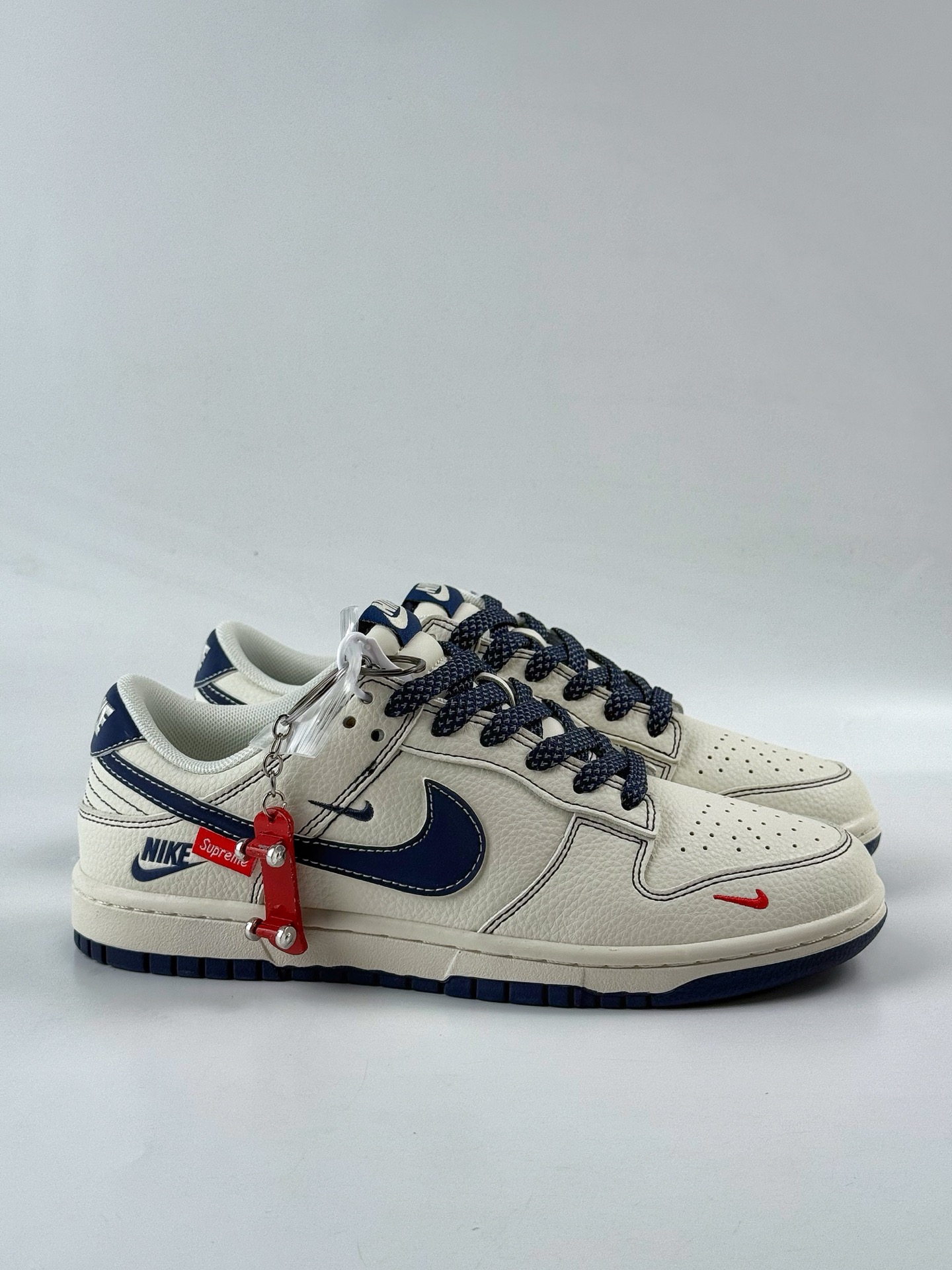 280 Nike SB Dunk Low x Supreme 白蓝三小勾满天星 HH7518-083-Chinese UA Cheap High Quatity Brand Clothes Bags handbags Sneakers wholesale wholesaler seller from China Factory suppliers Fashion Clothing Shoes best Quality Beautiful Price 280 Nike SB Dunk Low x Supreme 白蓝三小勾满天星 HH7518-083