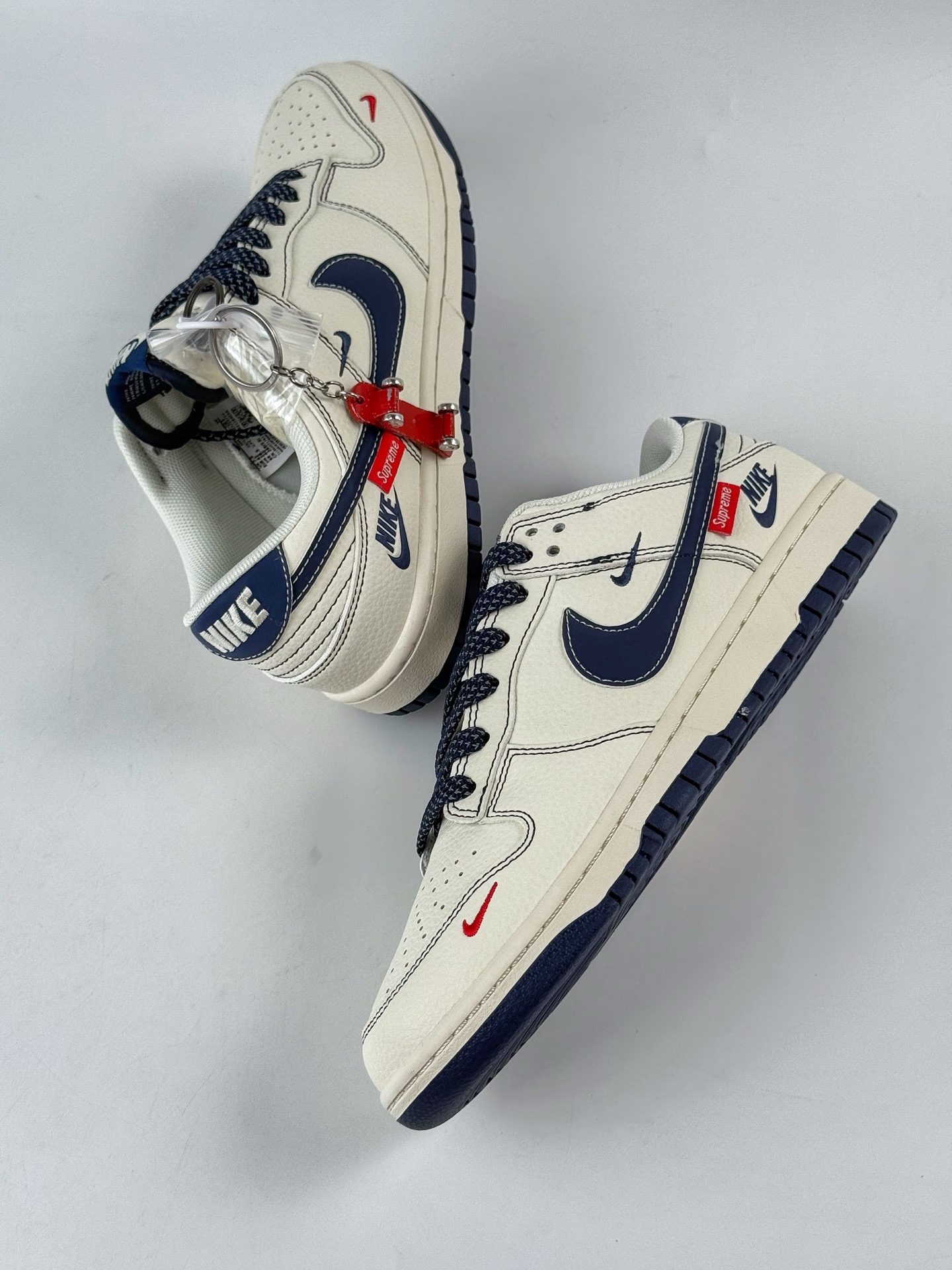 280 Nike SB Dunk Low x Supreme 白蓝三小勾满天星 HH7518-083-Chinese UA Cheap High Quatity Brand Clothes Bags handbags Sneakers wholesale wholesaler seller from China Factory suppliers Fashion Clothing Shoes best Quality Beautiful Price 280 Nike SB Dunk Low x Supreme 白蓝三小勾满天星 HH7518-083