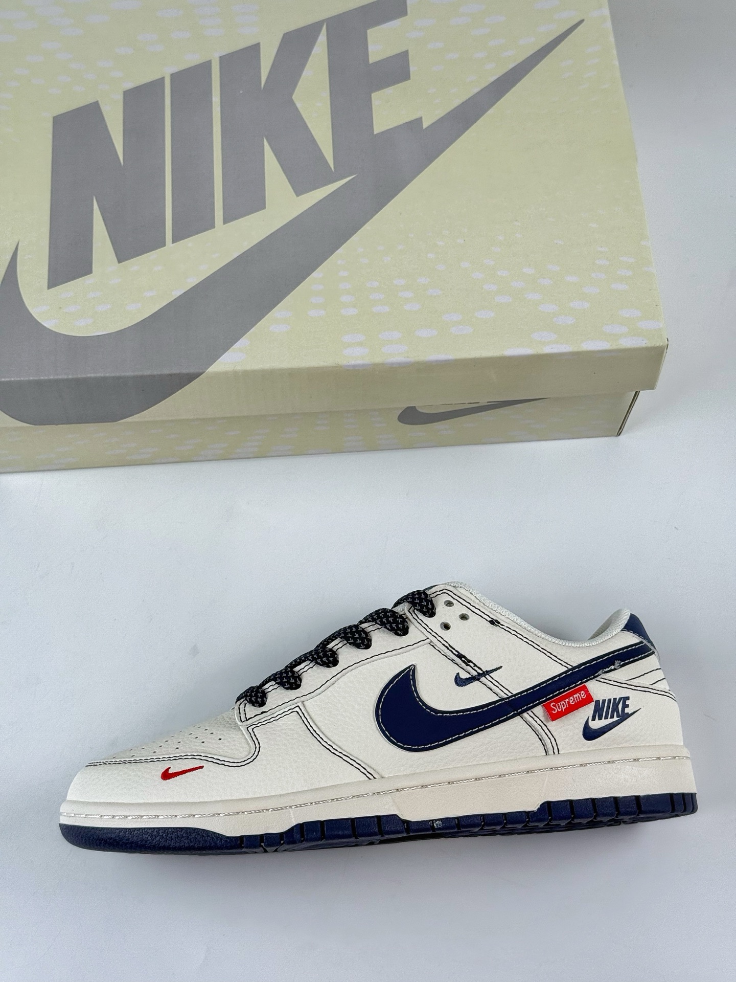 280 Nike SB Dunk Low x Supreme 白蓝三小勾满天星 HH7518-083-Chinese UA Cheap High Quatity Brand Clothes Bags handbags Sneakers wholesale wholesaler seller from China Factory suppliers Fashion Clothing Shoes best Quality Beautiful Price 280 Nike SB Dunk Low x Supreme 白蓝三小勾满天星 HH7518-083