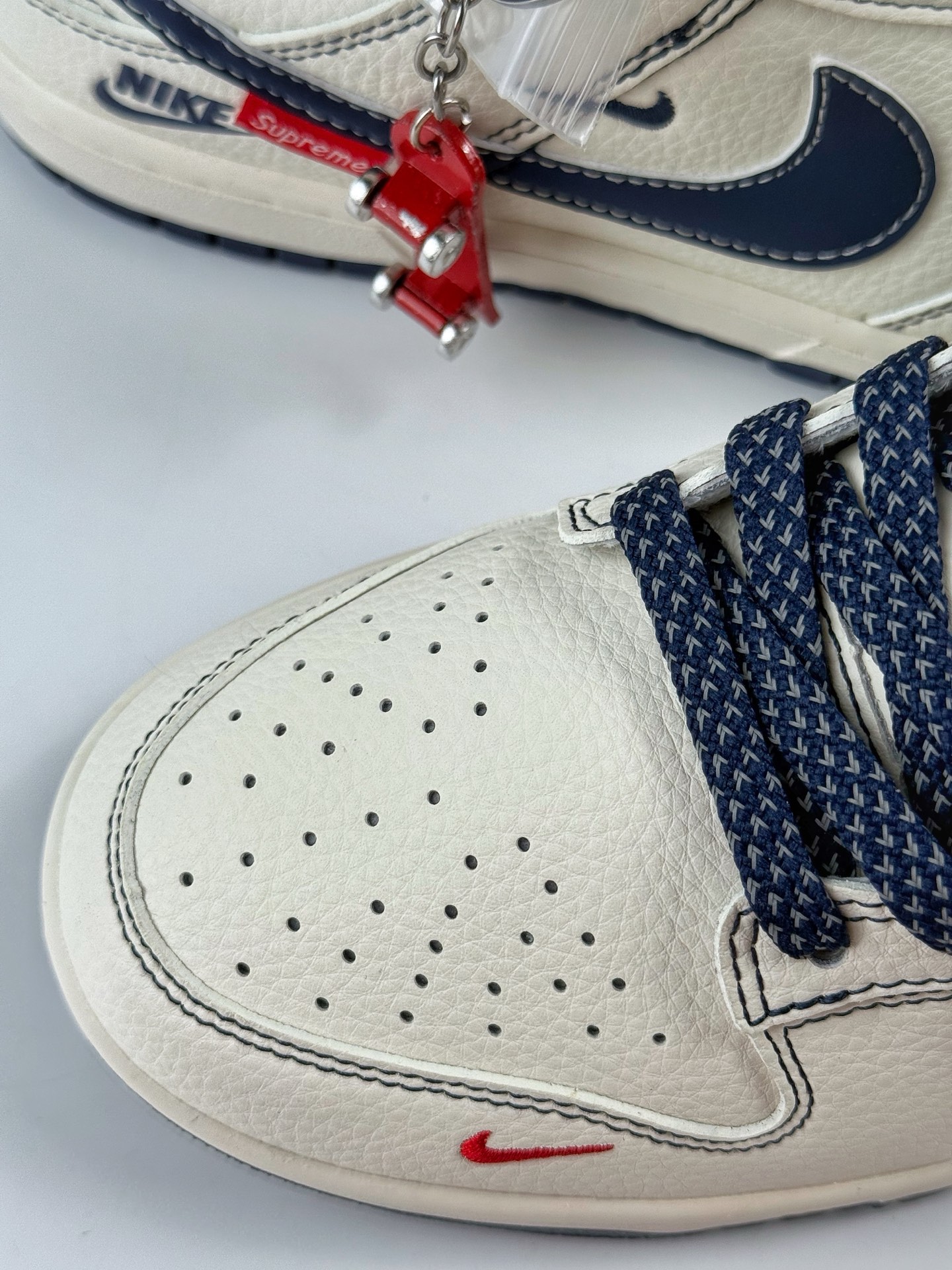 280 Nike SB Dunk Low x Supreme 白蓝三小勾满天星 HH7518-083-Chinese UA Cheap High Quatity Brand Clothes Bags handbags Sneakers wholesale wholesaler seller from China Factory suppliers Fashion Clothing Shoes best Quality Beautiful Price 280 Nike SB Dunk Low x Supreme 白蓝三小勾满天星 HH7518-083