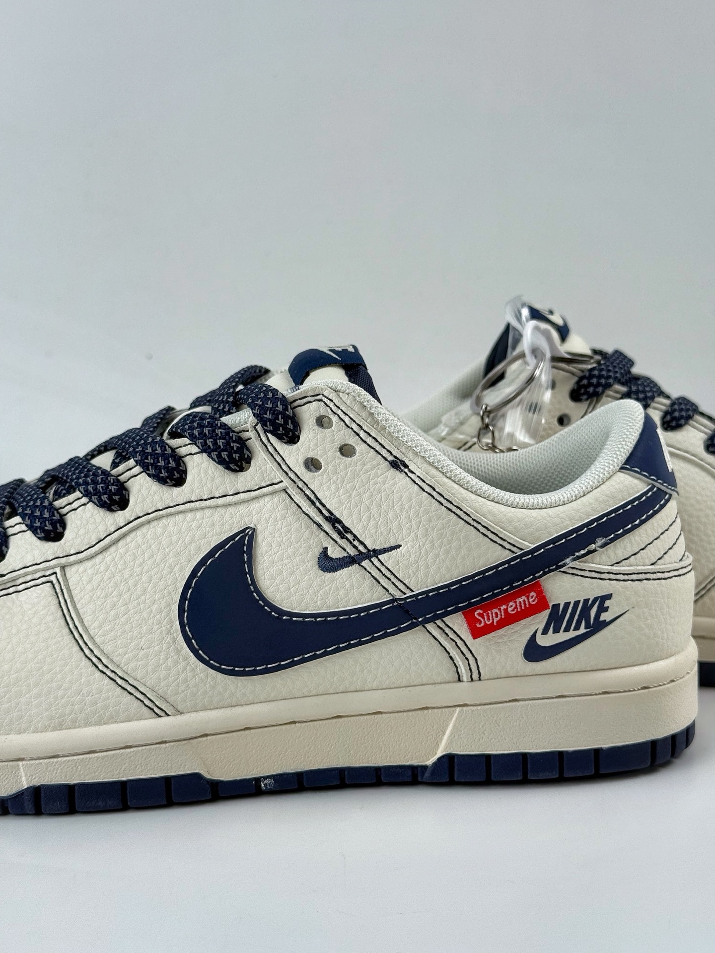 280 Nike SB Dunk Low x Supreme 白蓝三小勾满天星 HH7518-083-Chinese UA Cheap High Quatity Brand Clothes Bags handbags Sneakers wholesale wholesaler seller from China Factory suppliers Fashion Clothing Shoes best Quality Beautiful Price 280 Nike SB Dunk Low x Supreme 白蓝三小勾满天星 HH7518-083