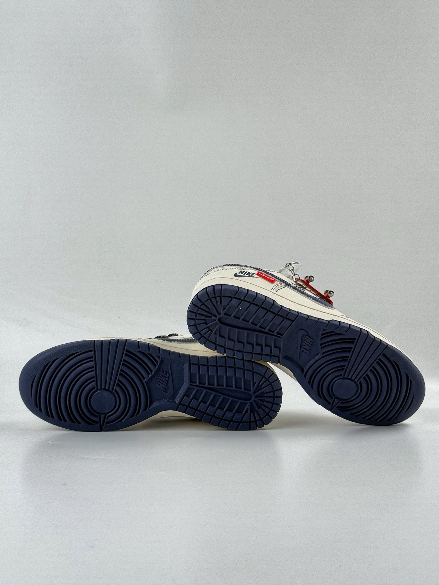 280 Nike SB Dunk Low x Supreme 白蓝三小勾满天星 HH7518-083-Chinese UA Cheap High Quatity Brand Clothes Bags handbags Sneakers wholesale wholesaler seller from China Factory suppliers Fashion Clothing Shoes best Quality Beautiful Price 280 Nike SB Dunk Low x Supreme 白蓝三小勾满天星 HH7518-083