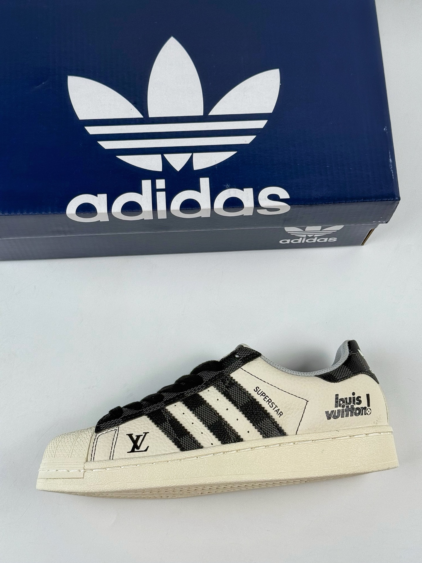 220 AD Originals Superstar x Louis Vuitton 白黑 QF5806