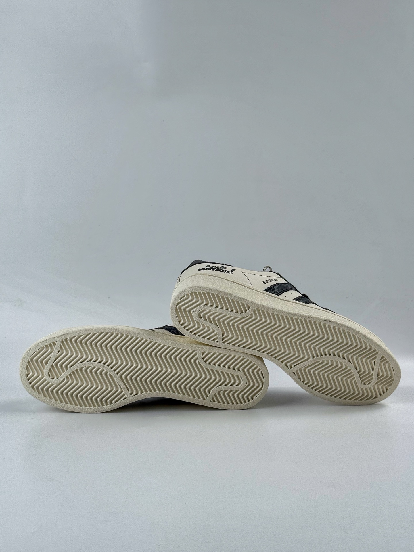 220 AD Originals Superstar x Louis Vuitton 白黑 QF5806