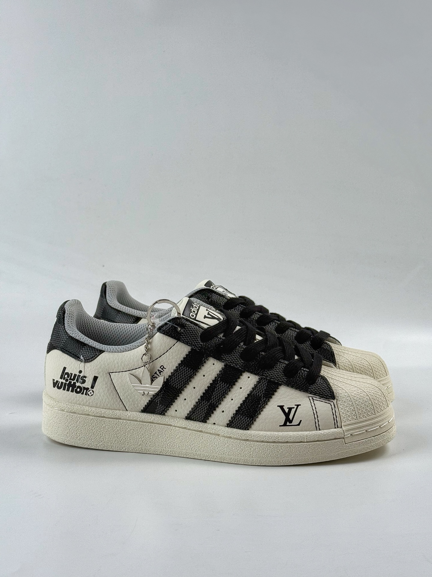 220 AD Originals Superstar x Louis Vuitton 白黑 QF5806