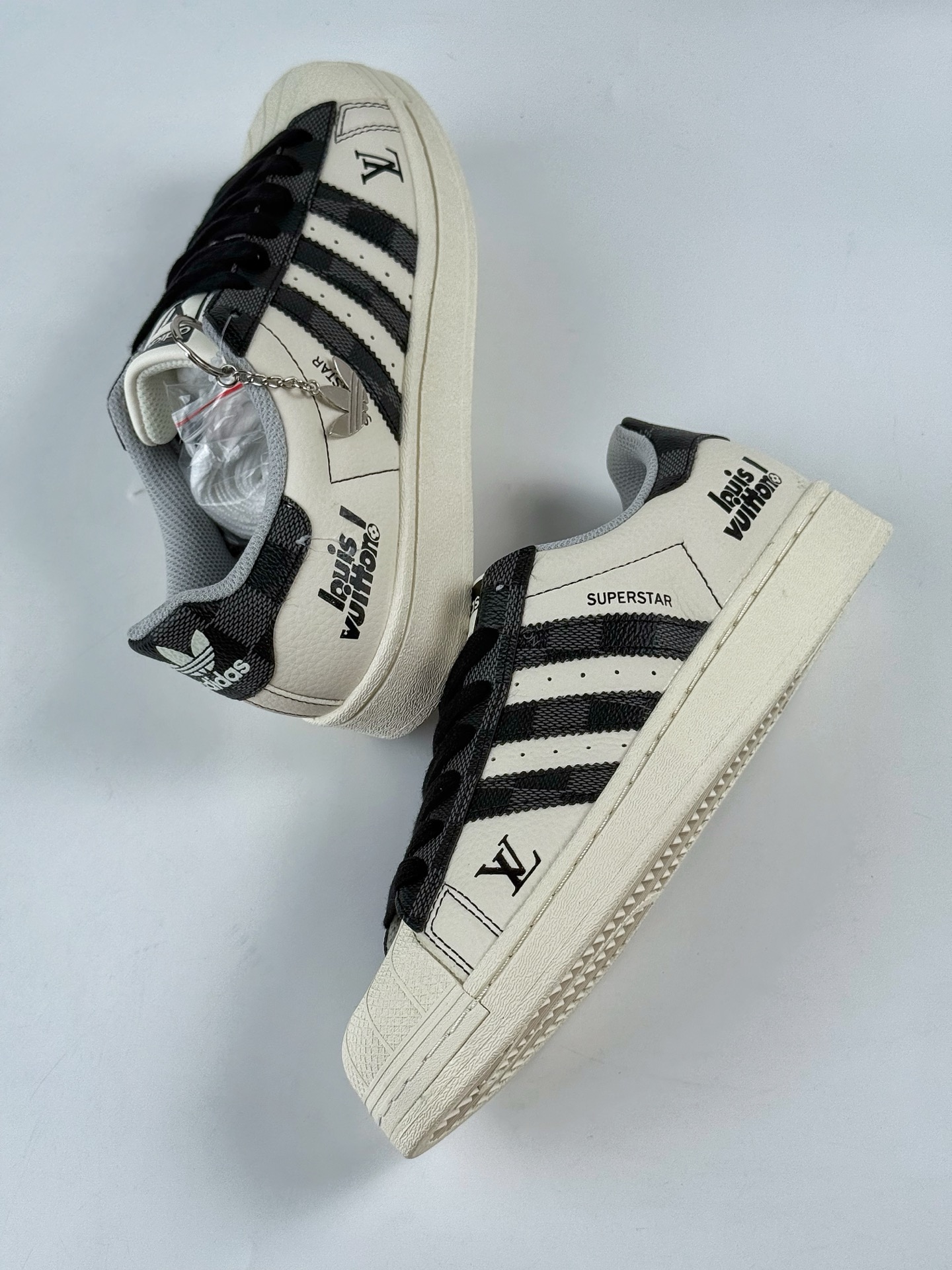 220 AD Originals Superstar x Louis Vuitton 白黑 QF5806