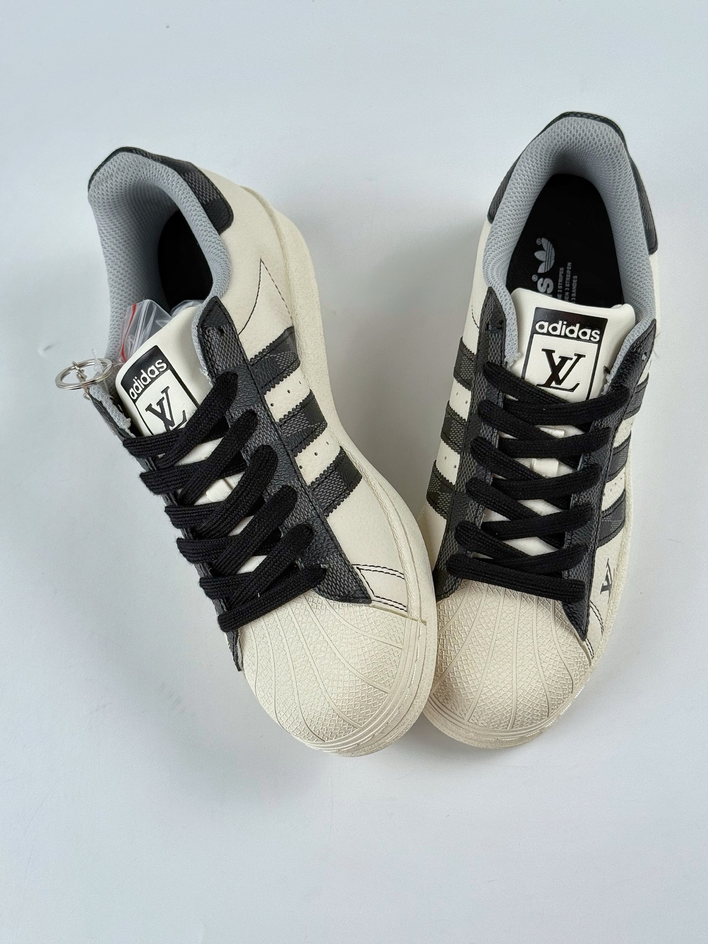 220 AD Originals Superstar x Louis Vuitton 白黑 QF5806